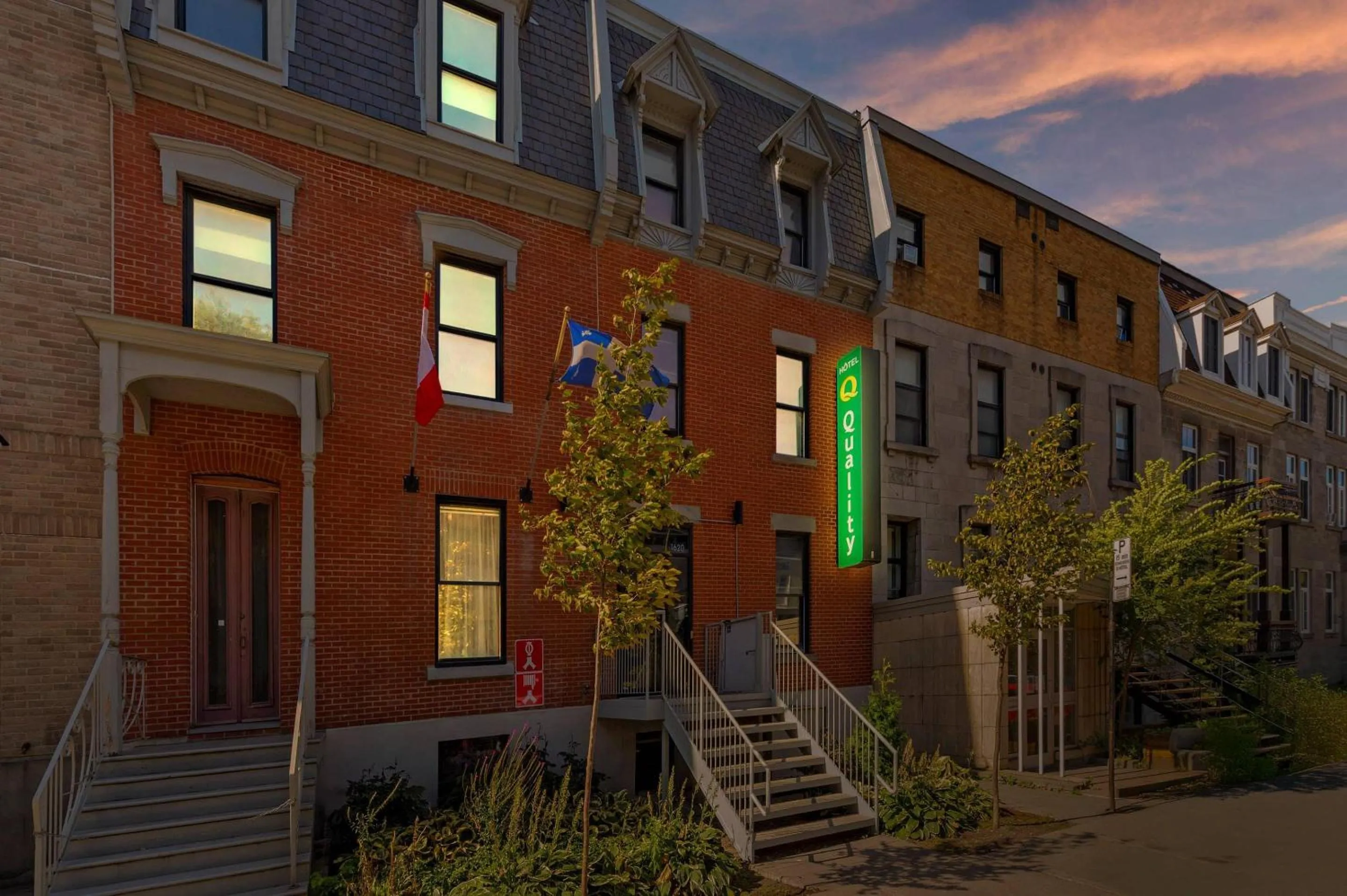 Property building in Quality Inn Centre-Ville