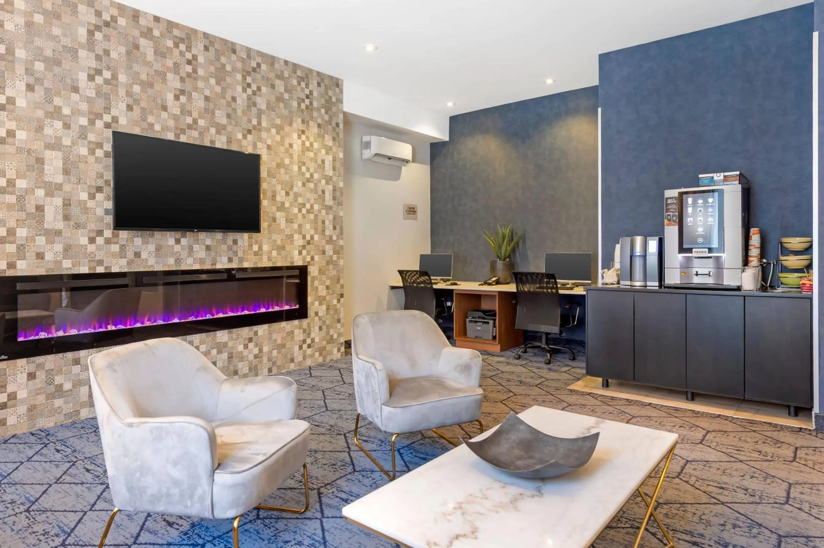 Lobby or reception in Quality Inn Centre-Ville