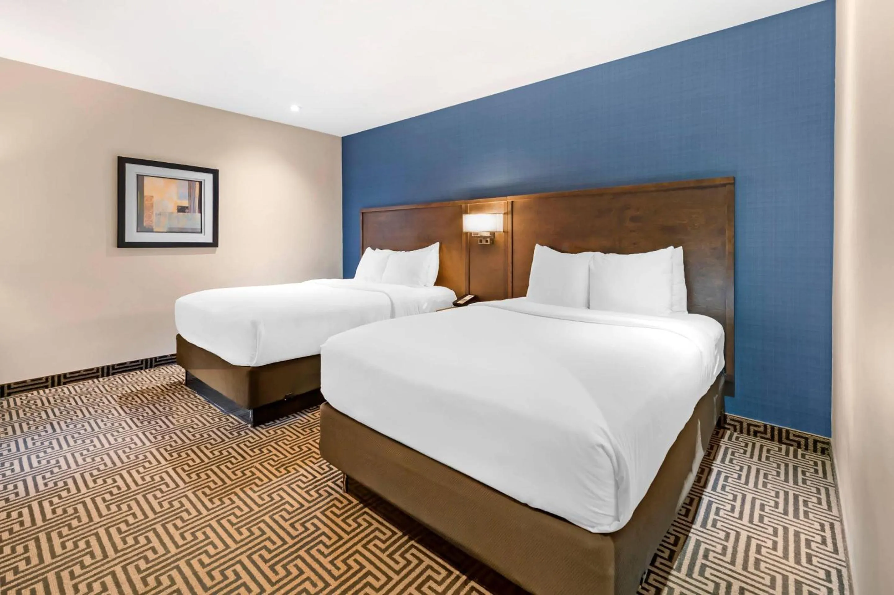 Bedroom, Bed in Quality Inn Centre-Ville