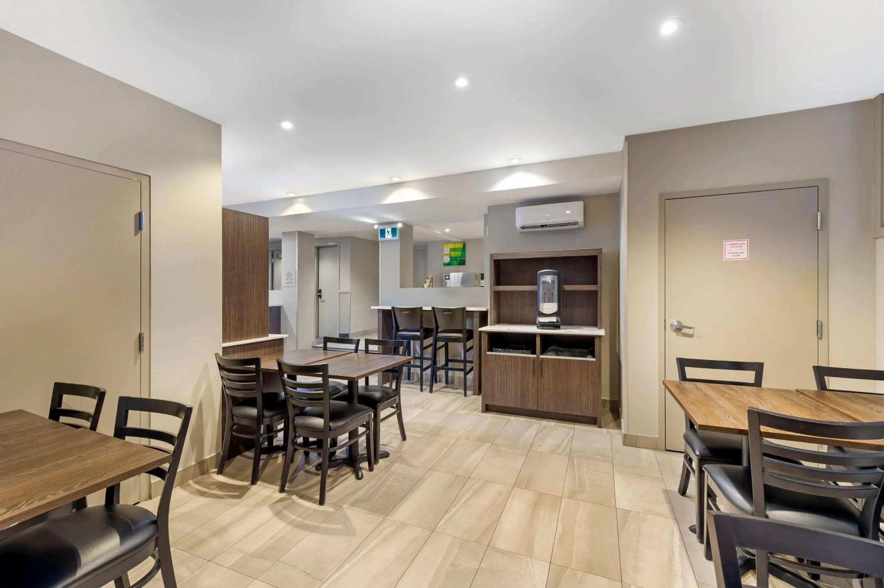 Breakfast in Quality Inn Centre-Ville