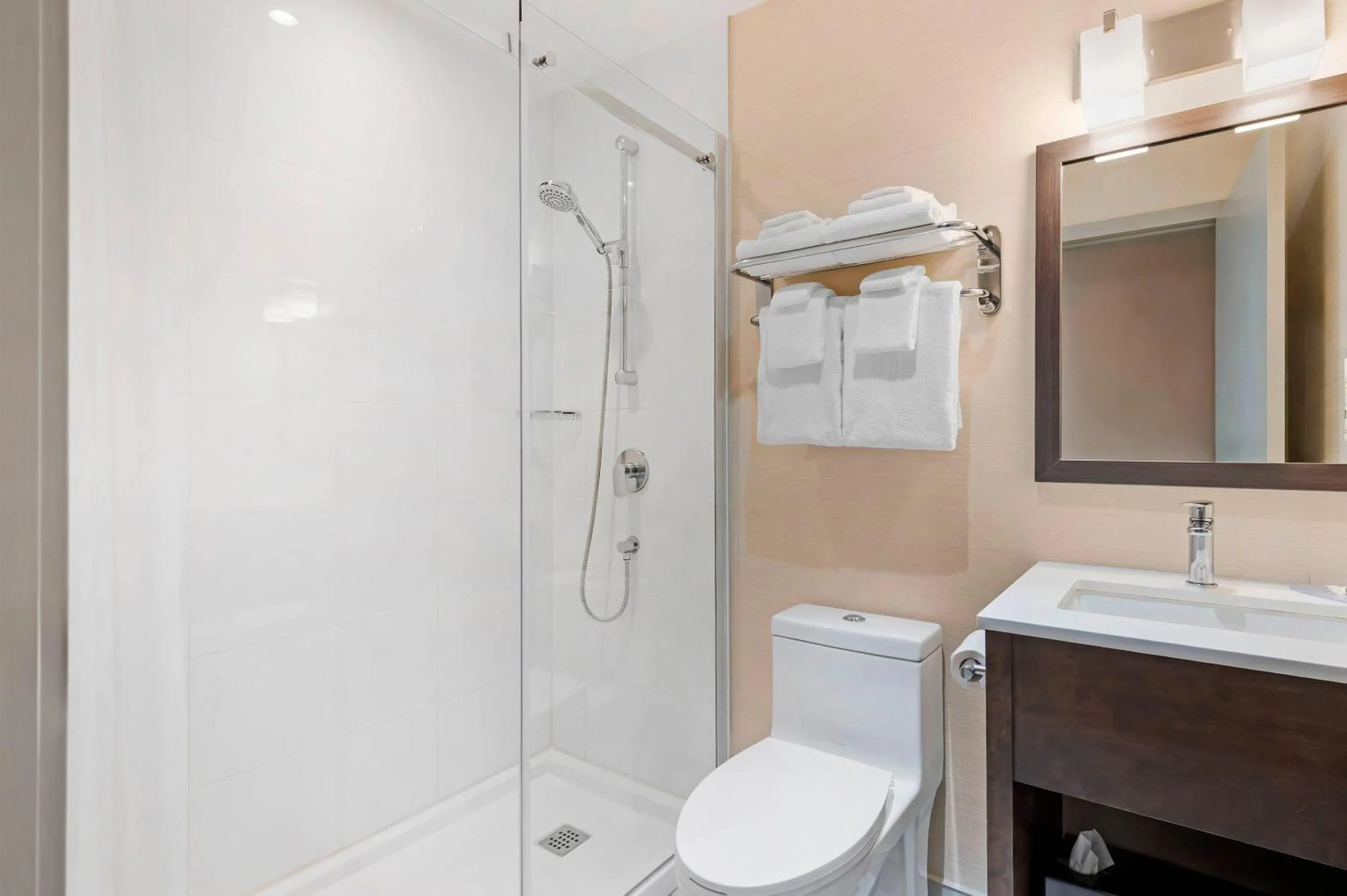 Bedroom in Quality Inn Centre-Ville