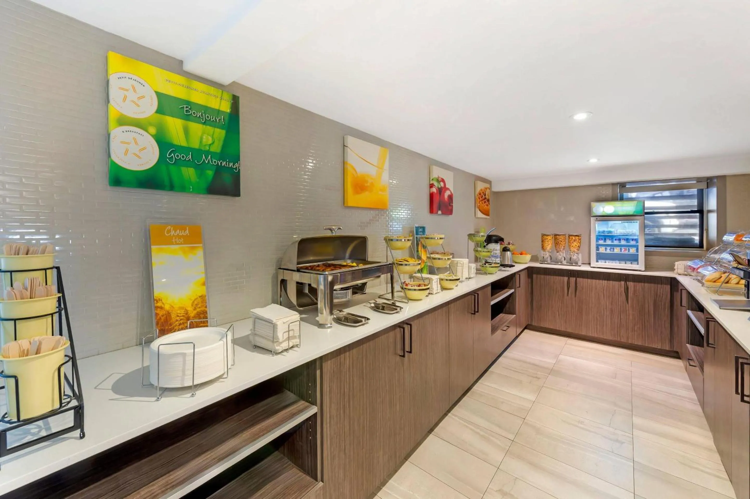 Breakfast in Quality Inn Centre-Ville