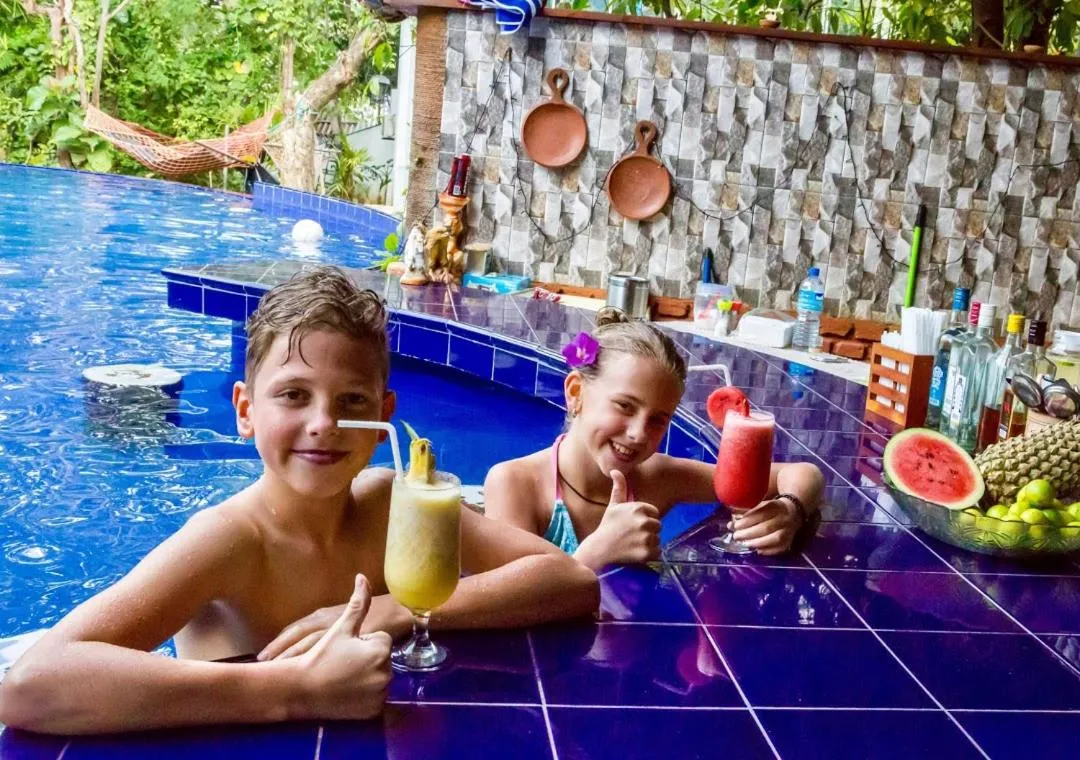 Swimming pool in Sundaras Resort & Spa Dambulla