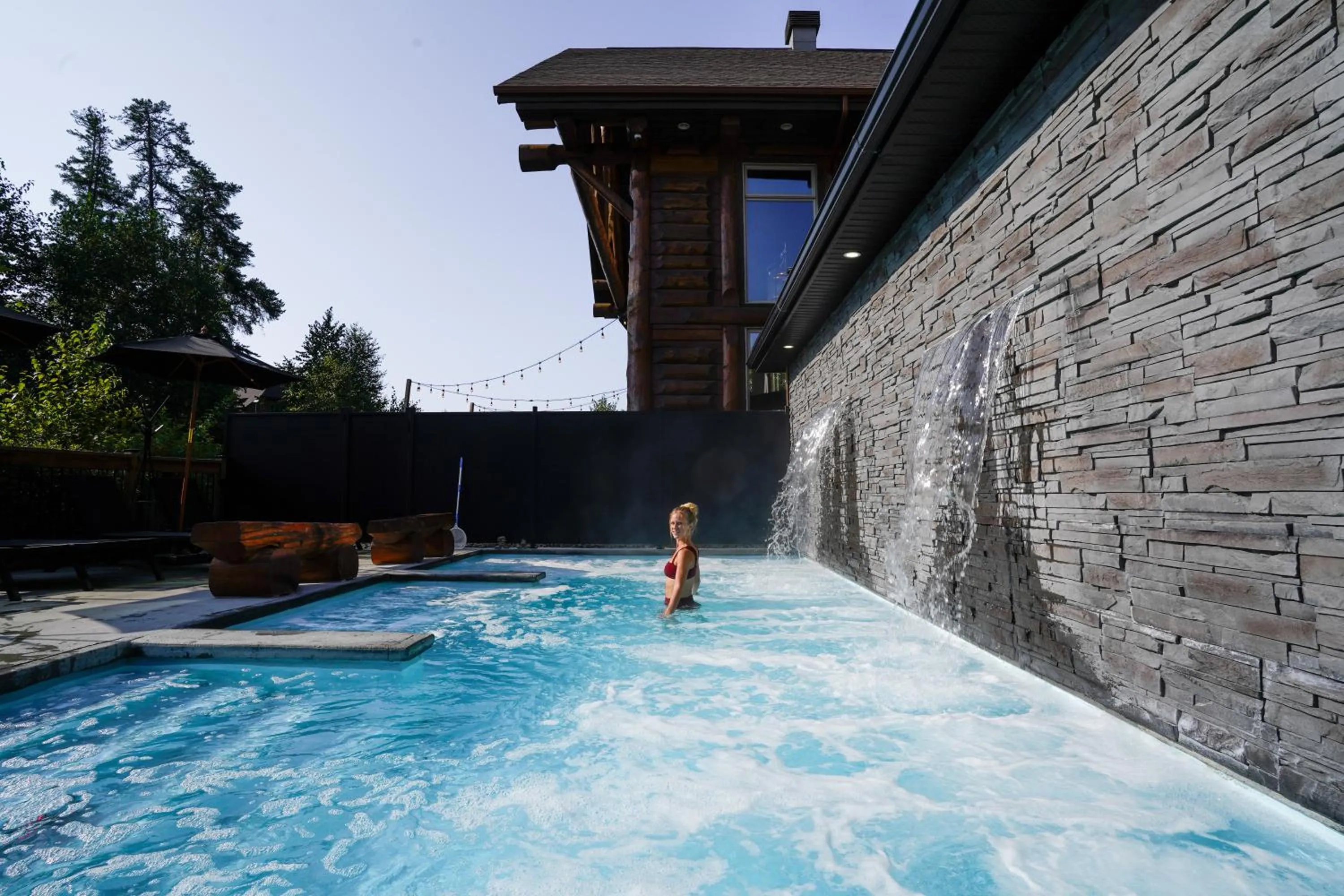 Swimming pool in Auberge du Lac Taureau et Condos
