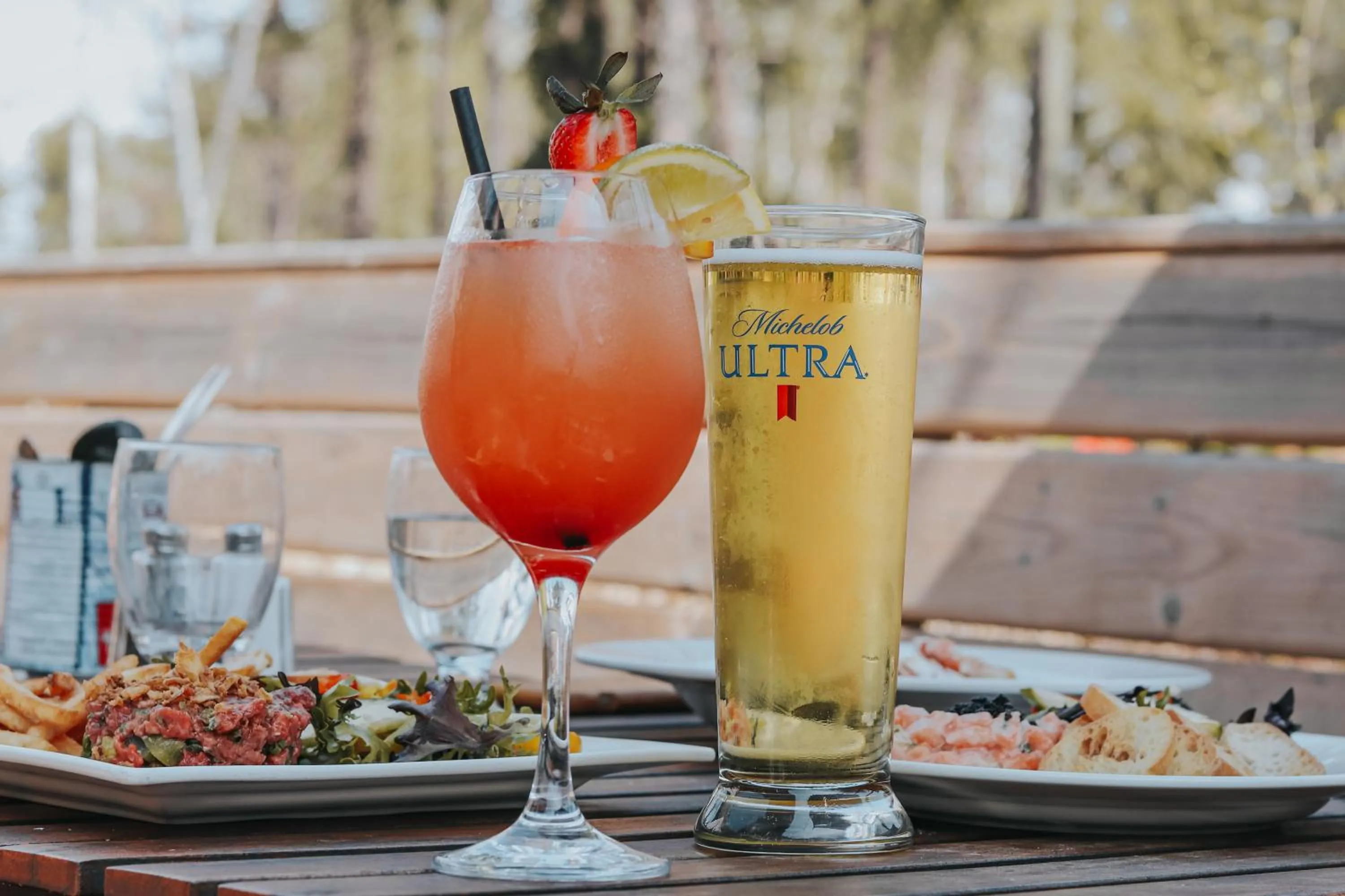 Alcoholic drinks in Auberge du Lac Taureau et Condos