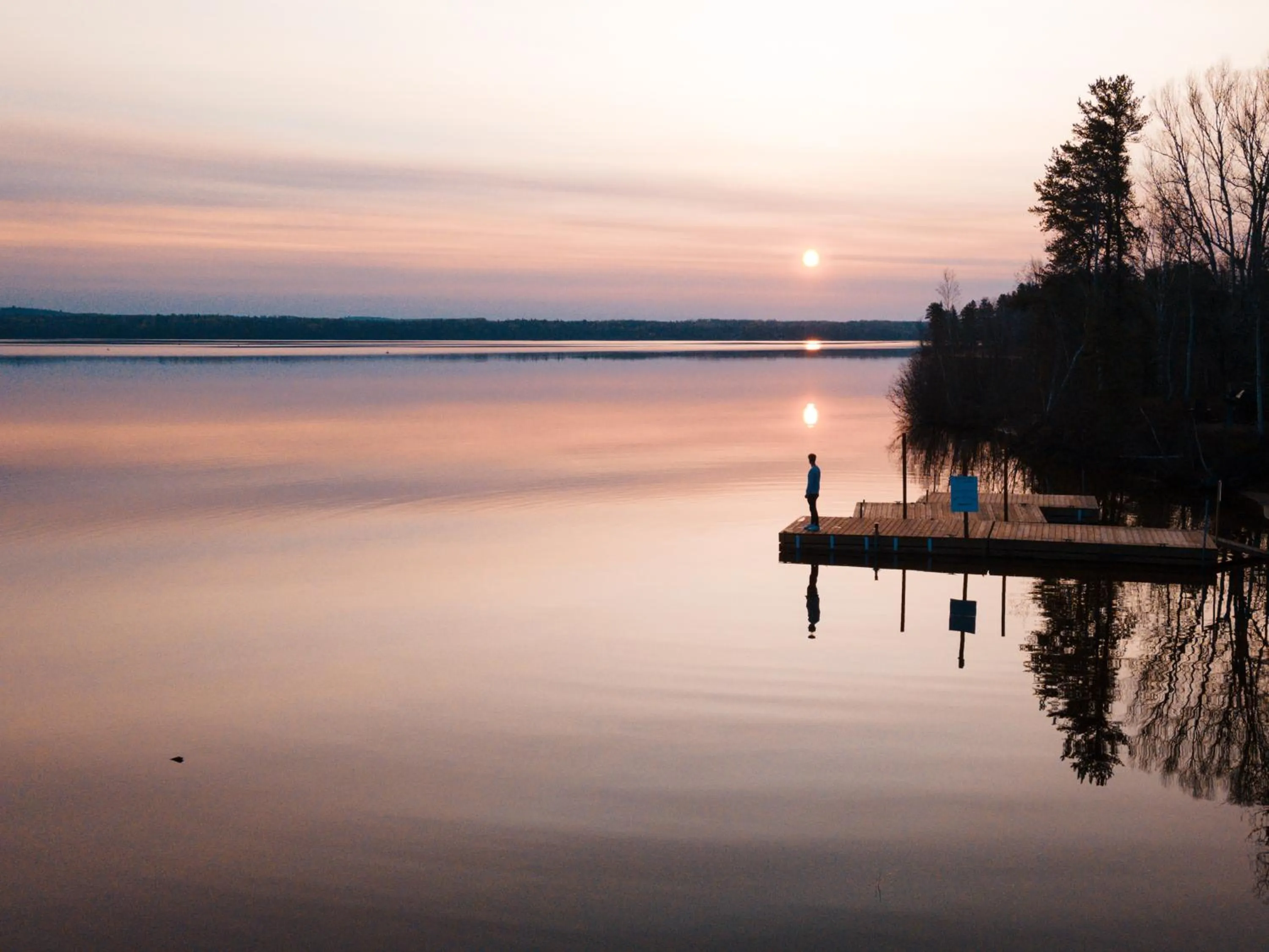 Sunrise in Auberge du Lac Taureau et Condos