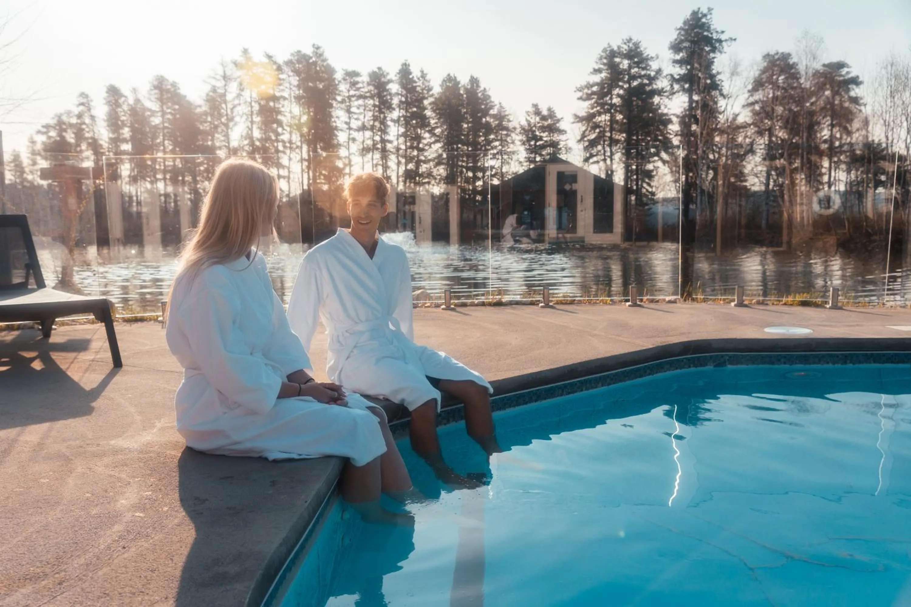 Swimming pool in Auberge du Lac Taureau et Condos