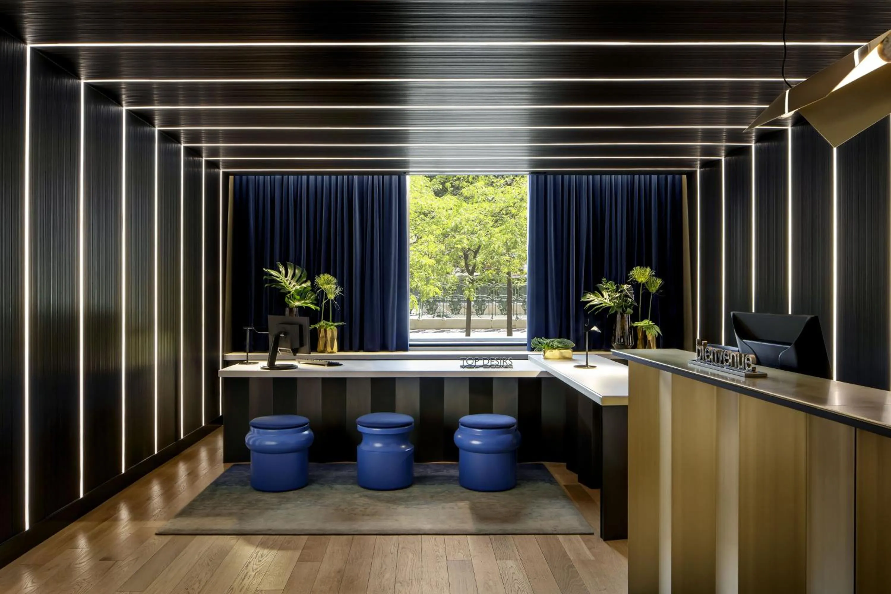 Lobby or reception in W Montreal