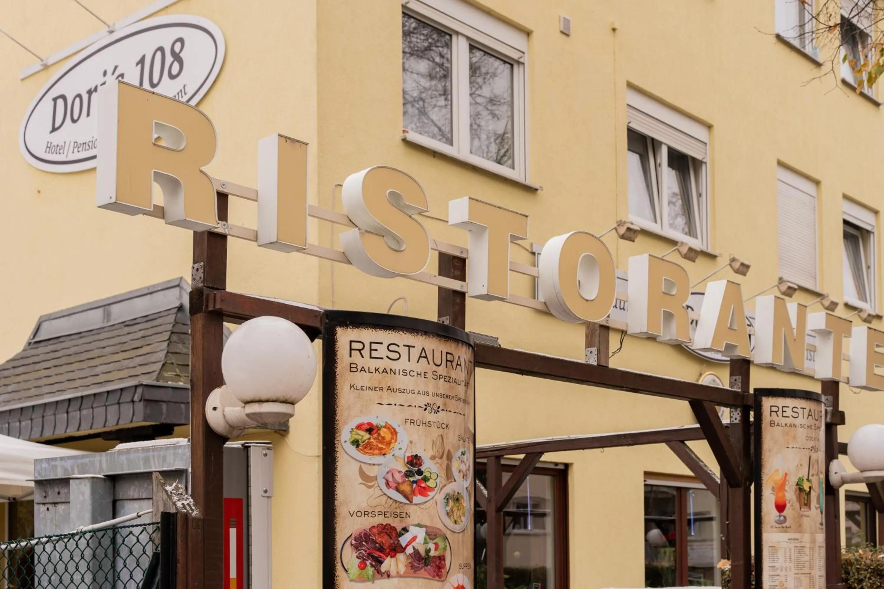 Facade/entrance in Hotel Dori´s 108