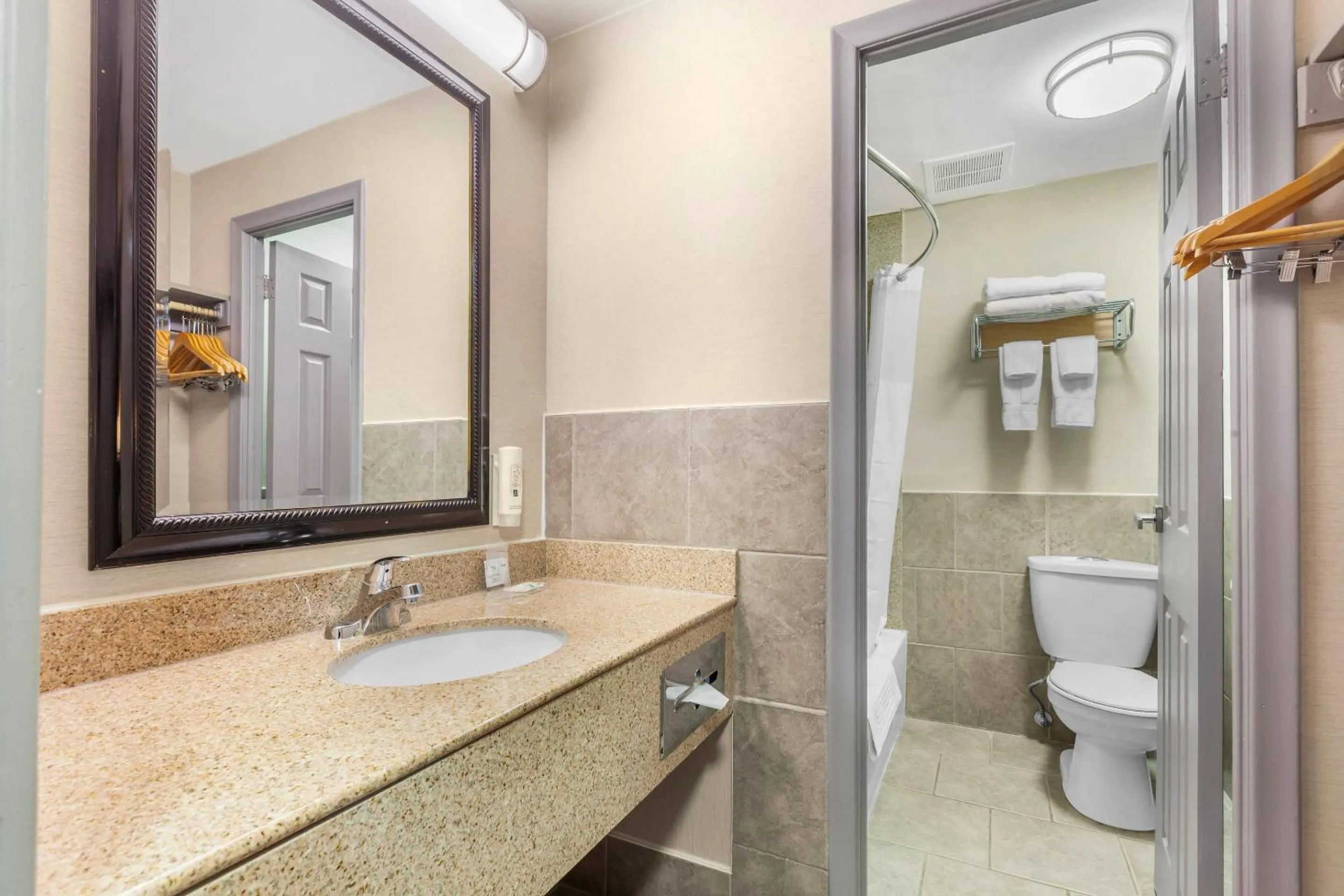 Bedroom in Quality Inn Toronto Airport