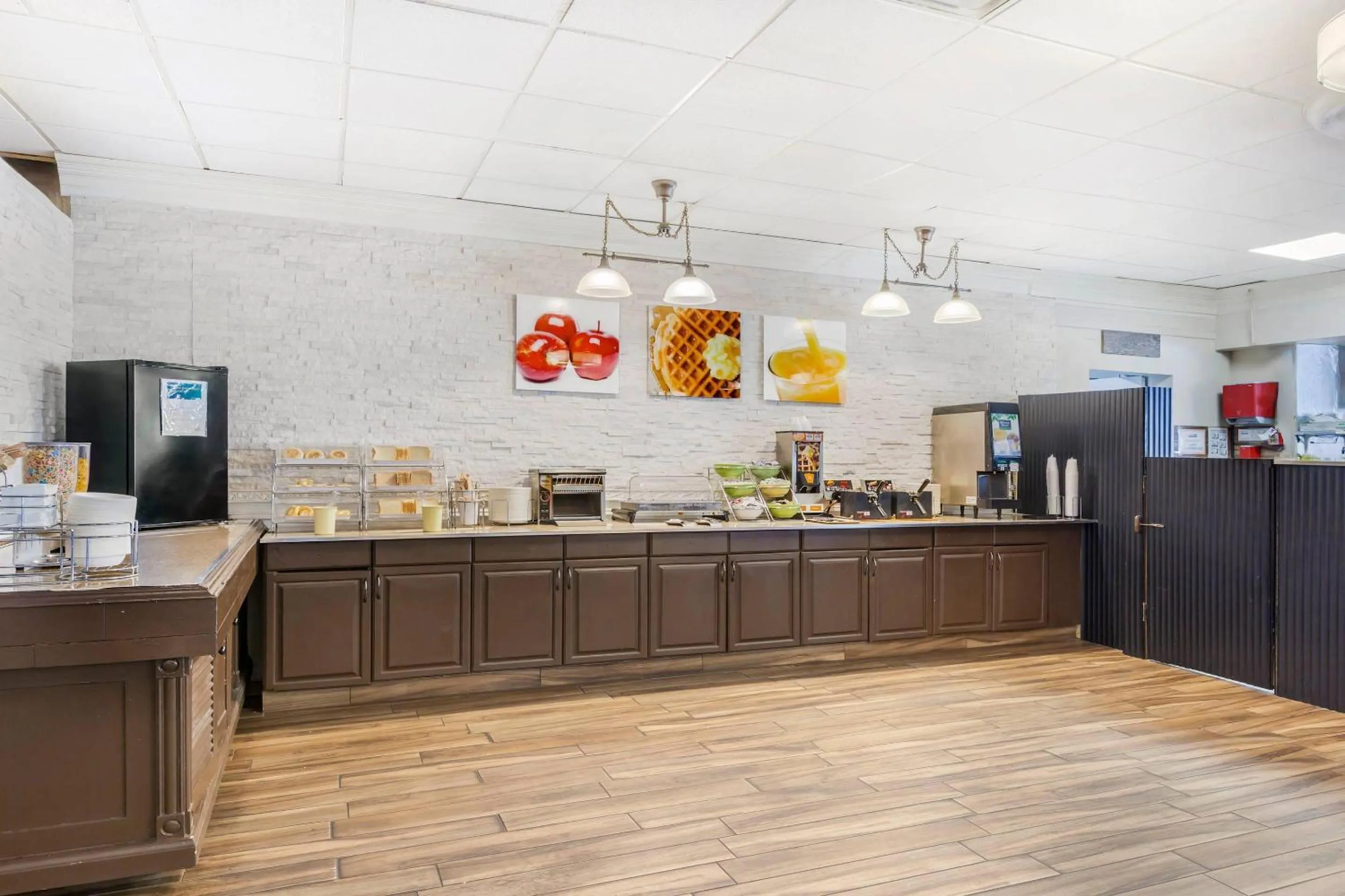 Breakfast in Quality Inn Toronto Airport