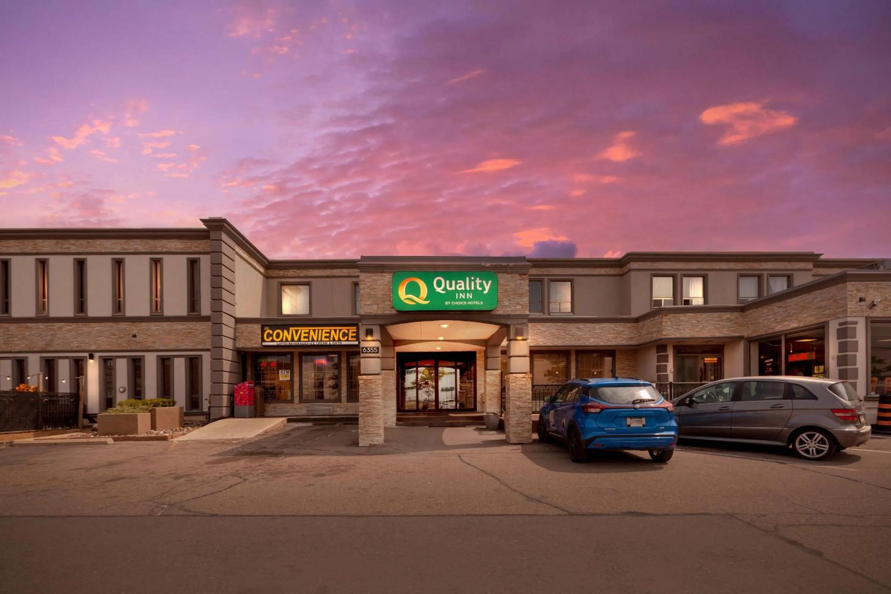 Property building in Quality Inn Toronto Airport