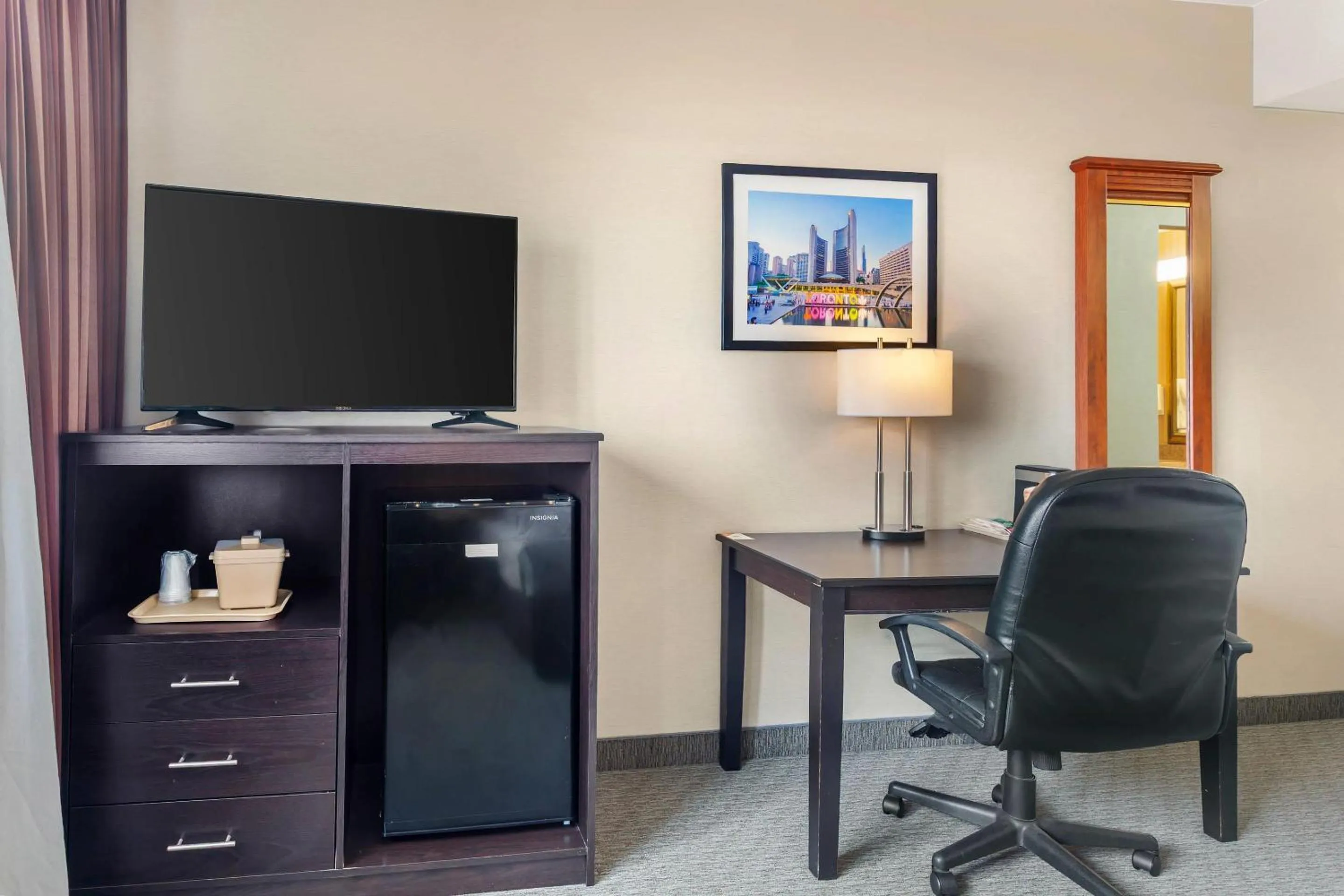 Bedroom in Quality Inn Toronto Airport
