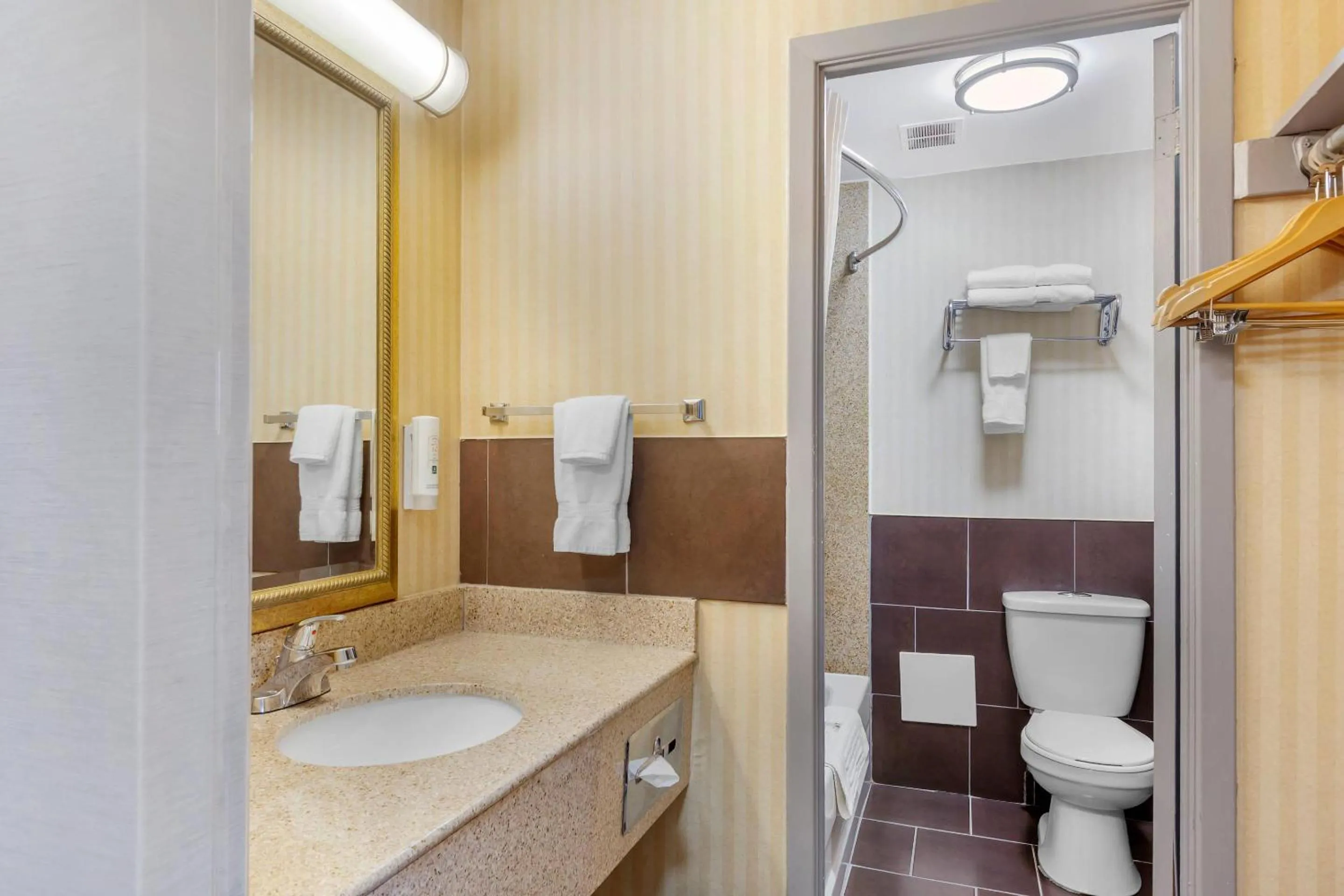 Bedroom in Quality Inn Toronto Airport