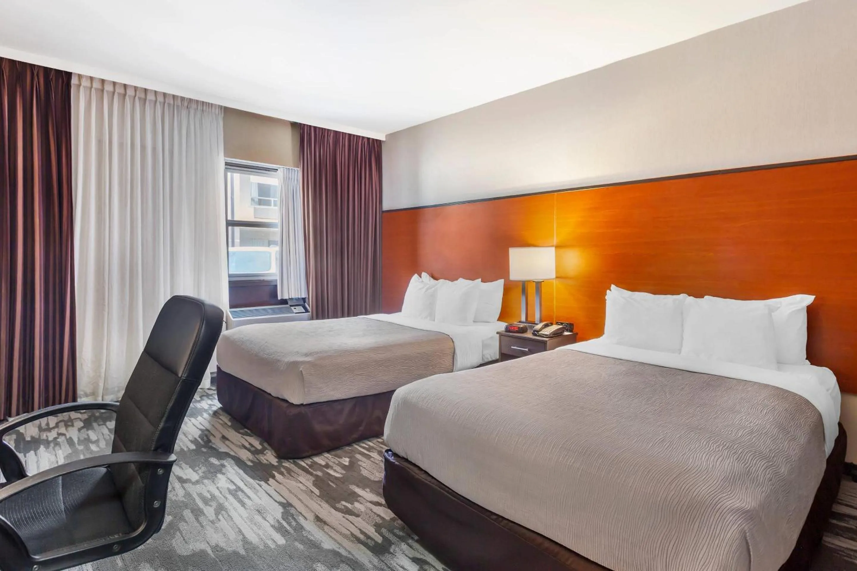 Bedroom, Bed in Quality Inn Toronto Airport