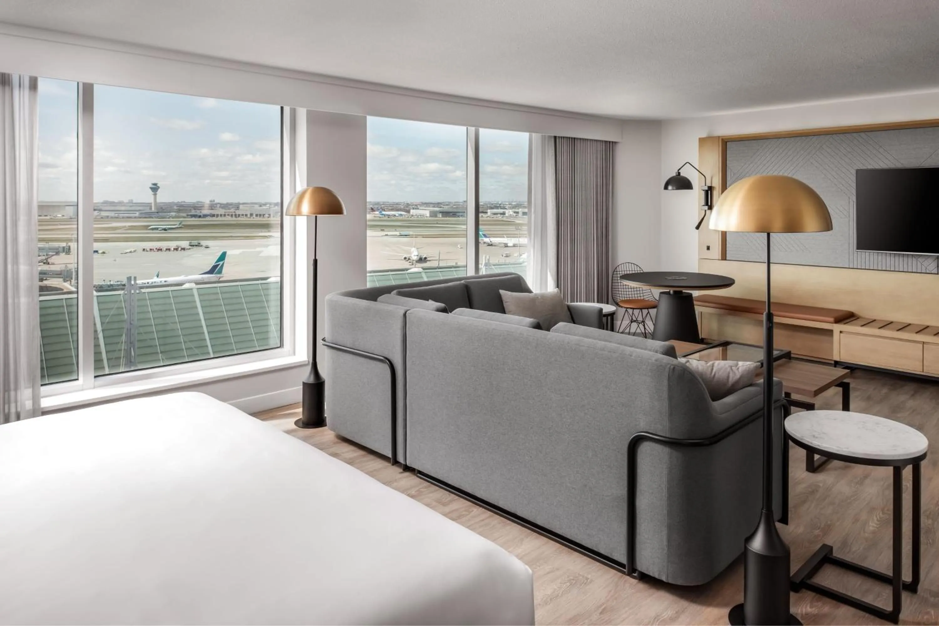 Bedroom, Bed in Sheraton Gateway Hotel in Toronto International Airport