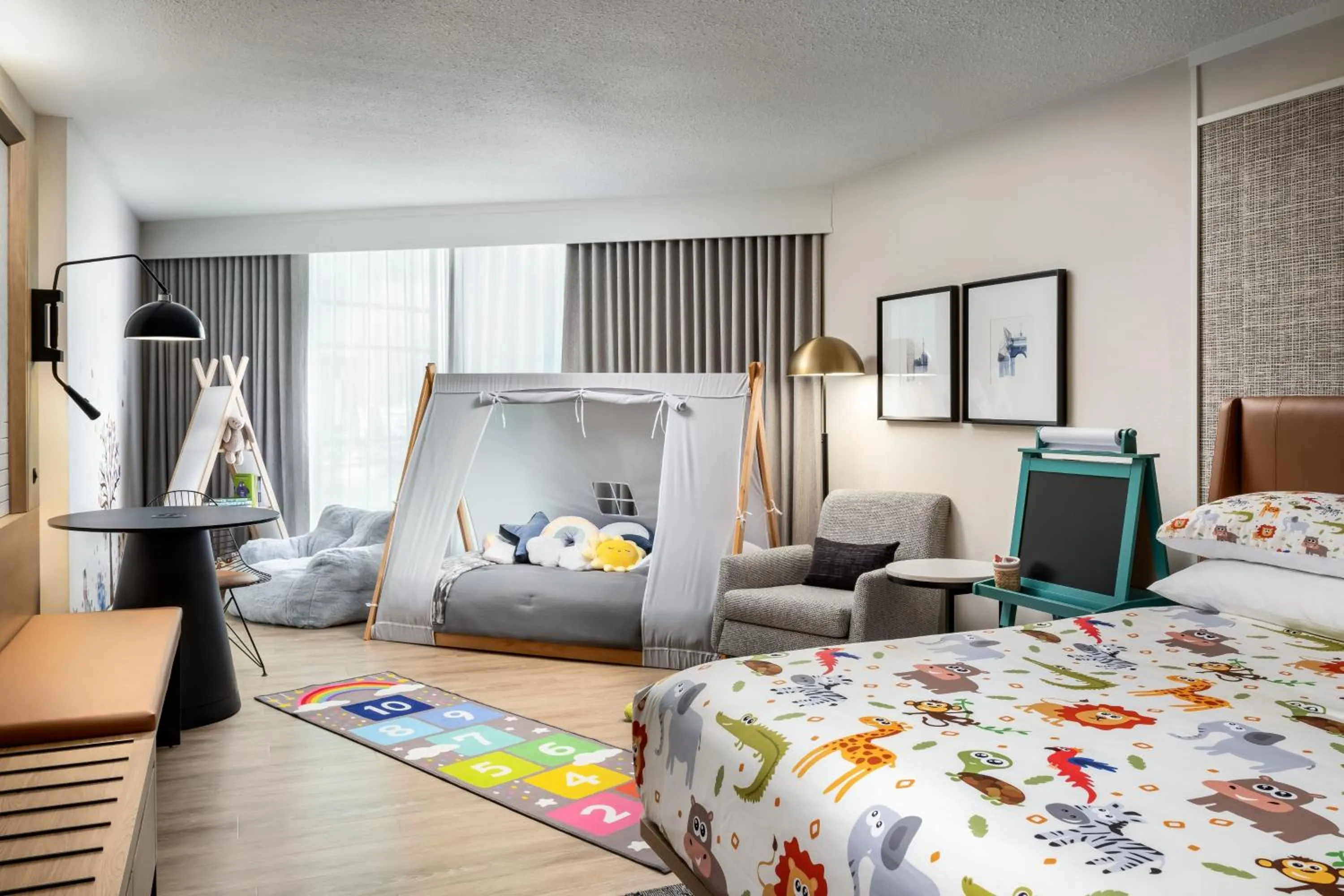 Bedroom, Bed in Sheraton Gateway Hotel in Toronto International Airport