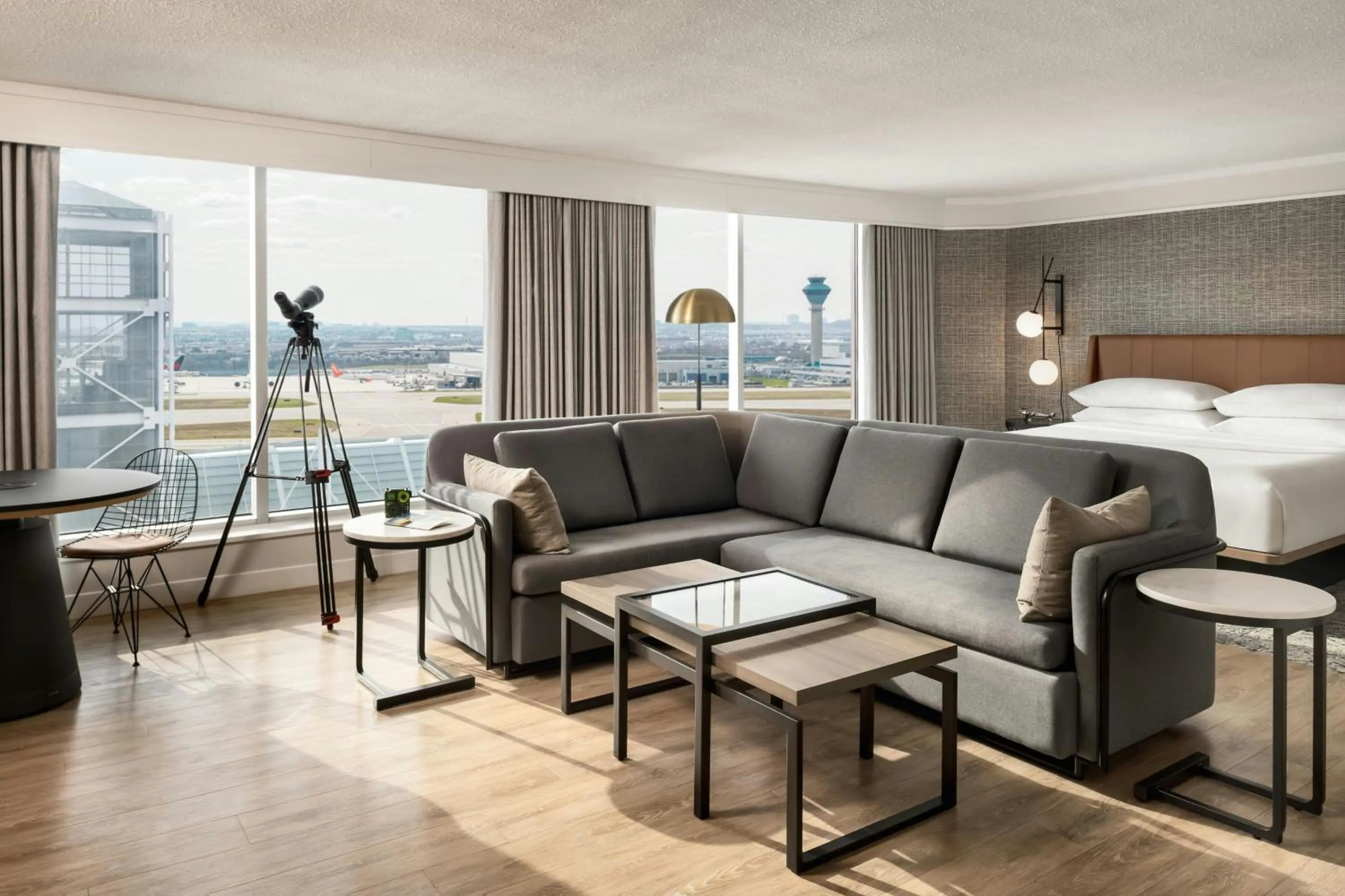 Bedroom, Bed in Sheraton Gateway Hotel in Toronto International Airport