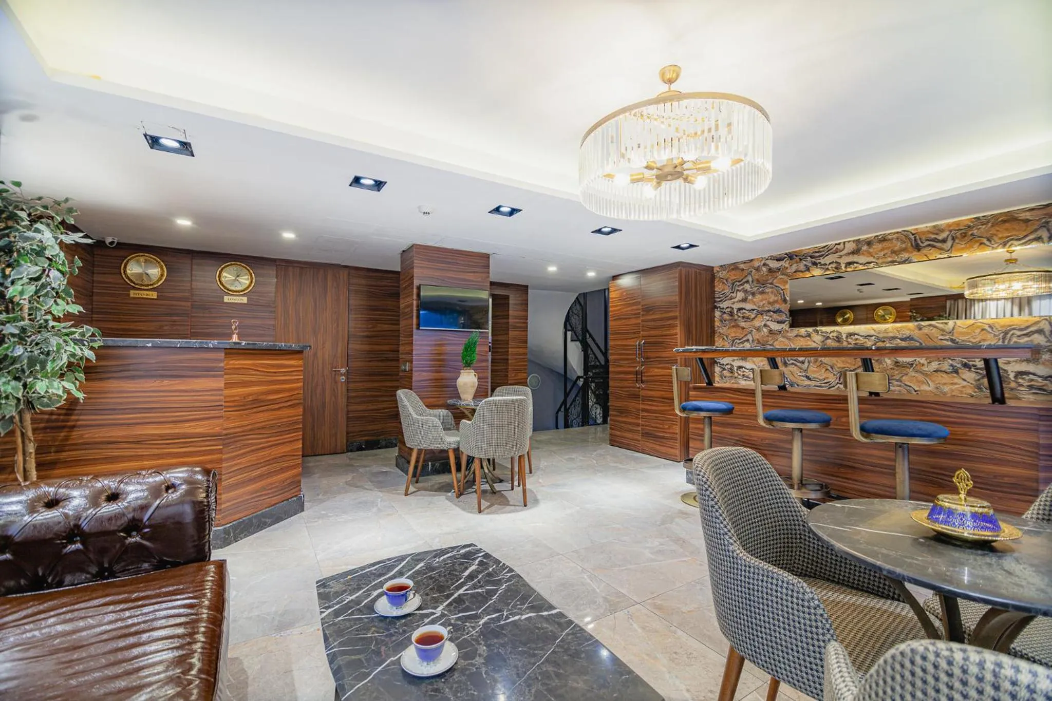 Communal lounge/ TV room in La Palace Exclusive Design