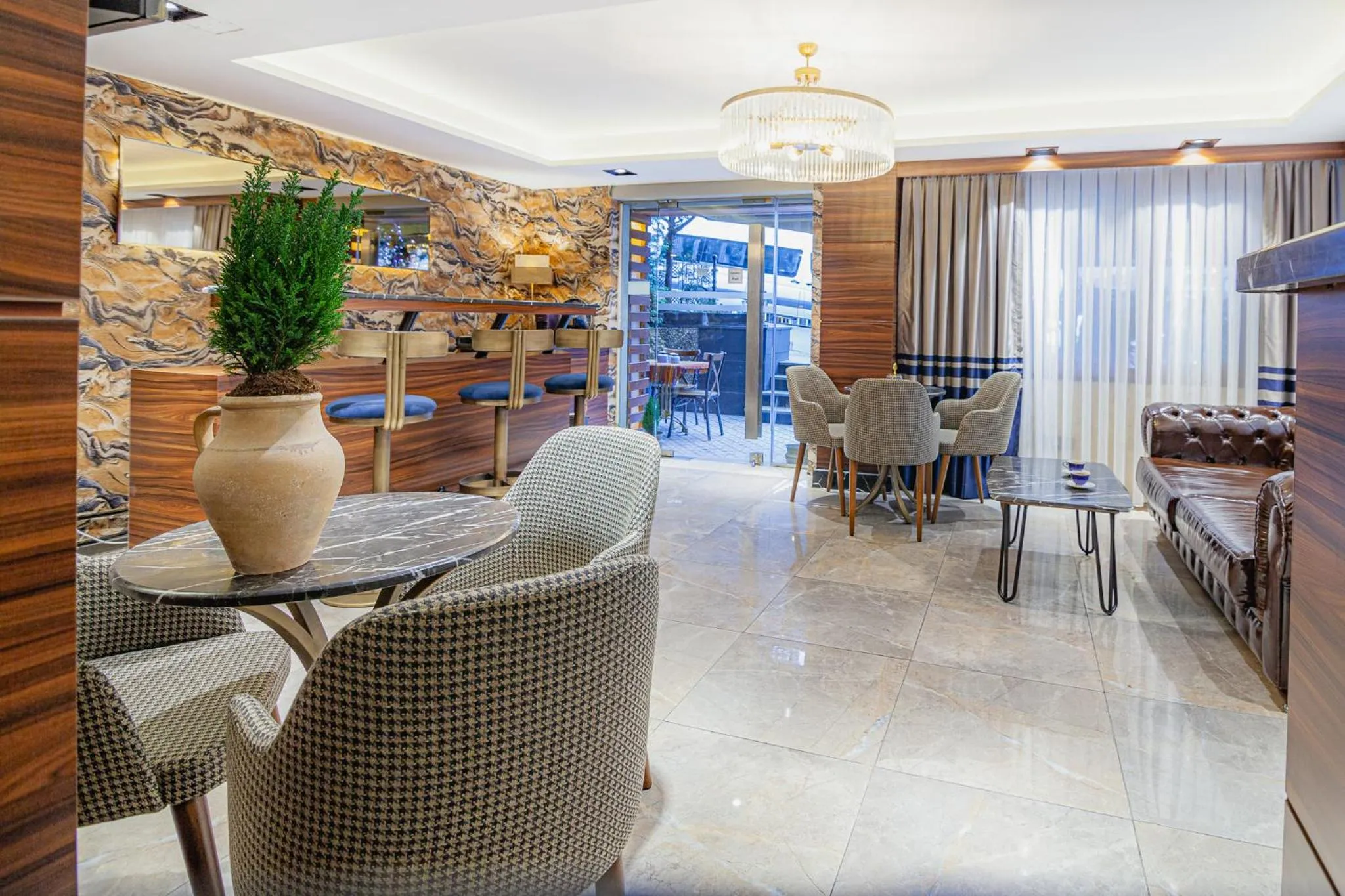 Communal lounge/ TV room in La Palace Exclusive Design