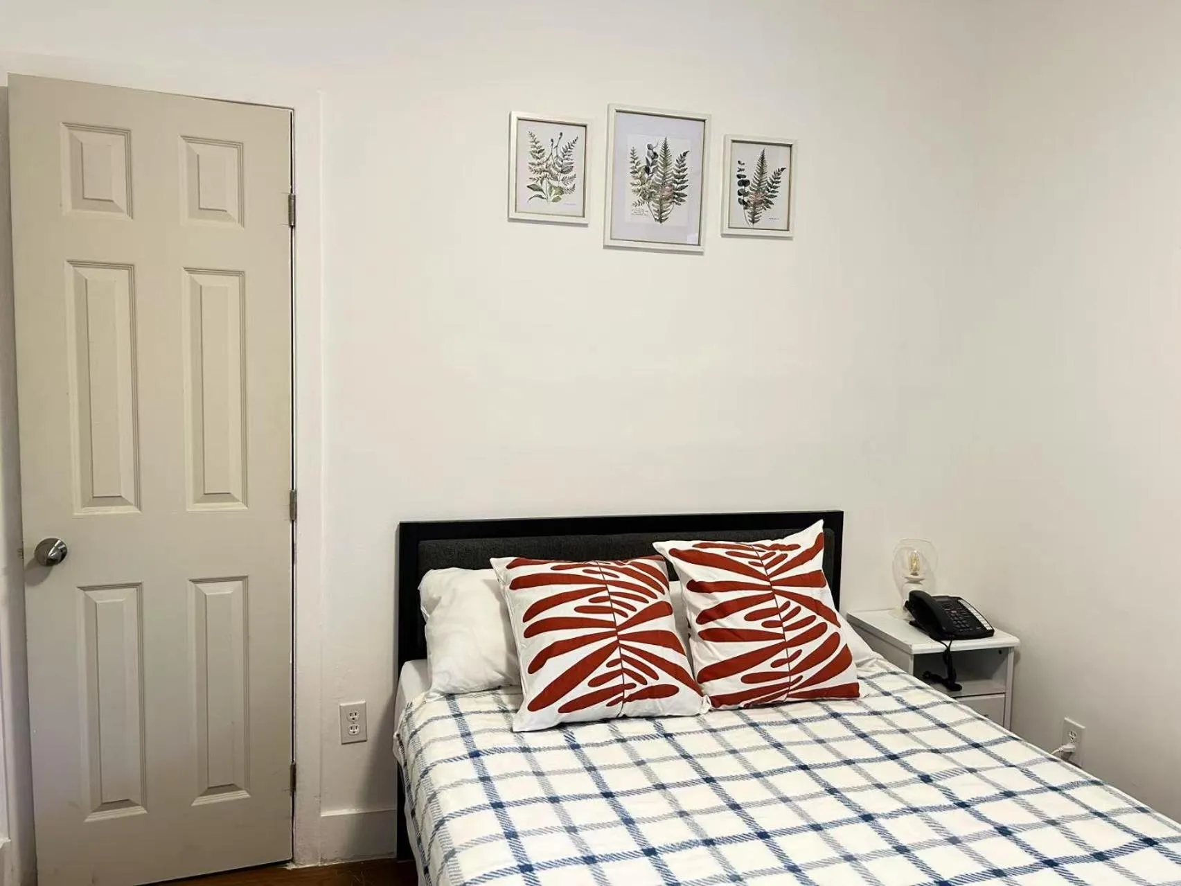 Bed in Hotel La Residence du Voyageur