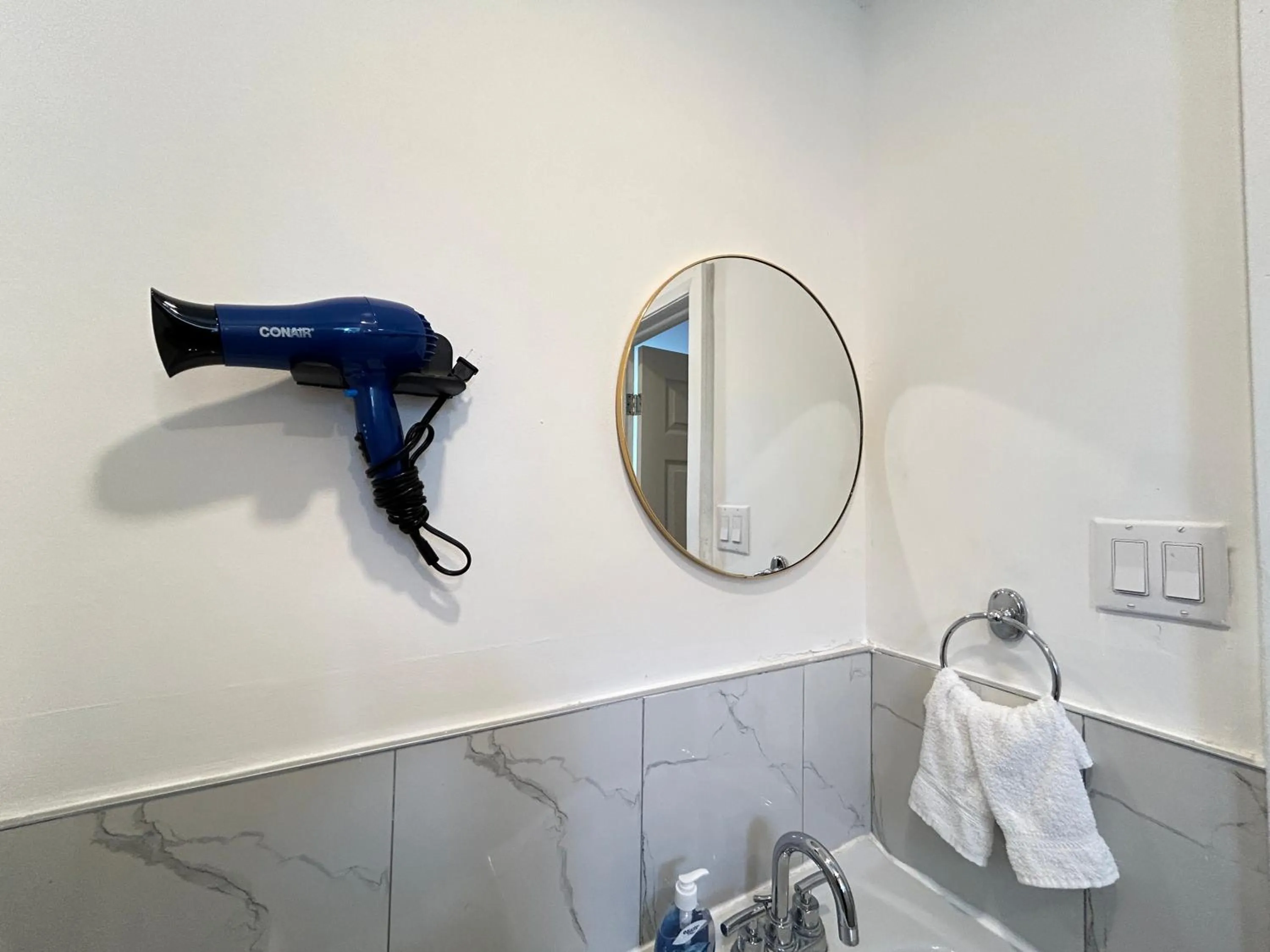 Bathroom in Hotel La Residence du Voyageur