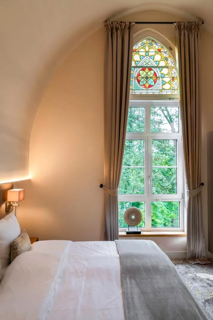 Bed in KerkHotel Biervliet