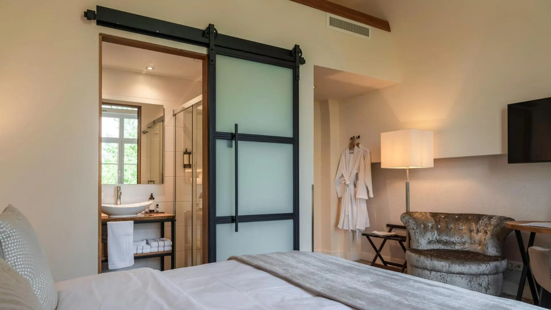 Bed in KerkHotel Biervliet