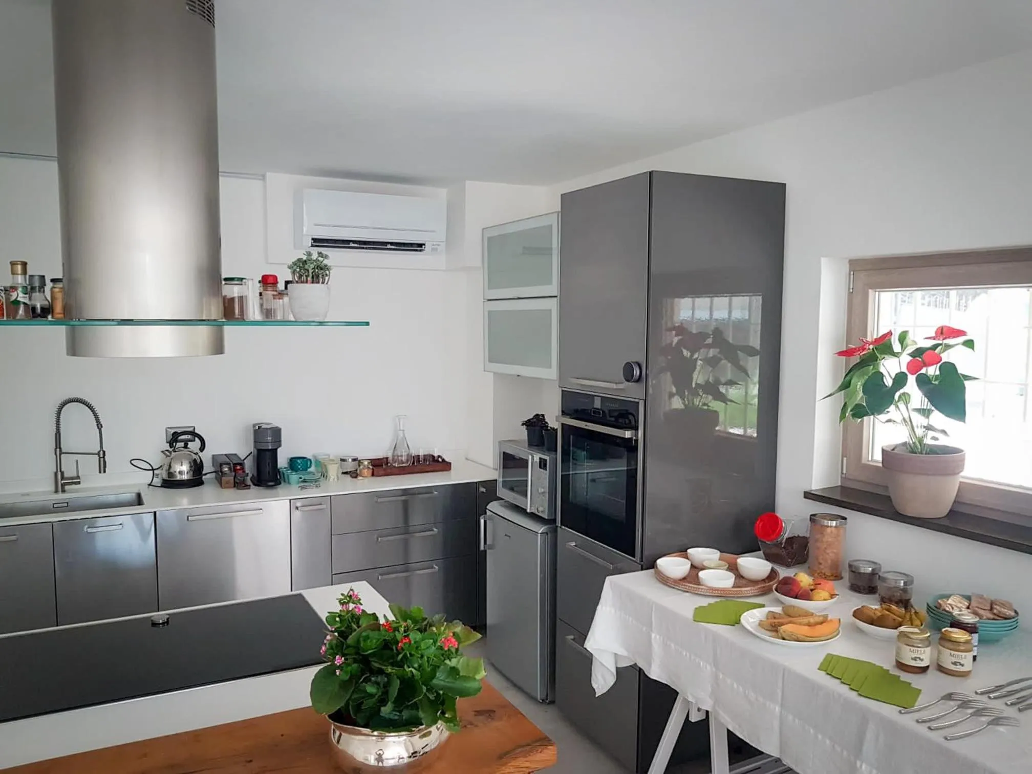 Communal kitchen in Stella House B&B + Free park