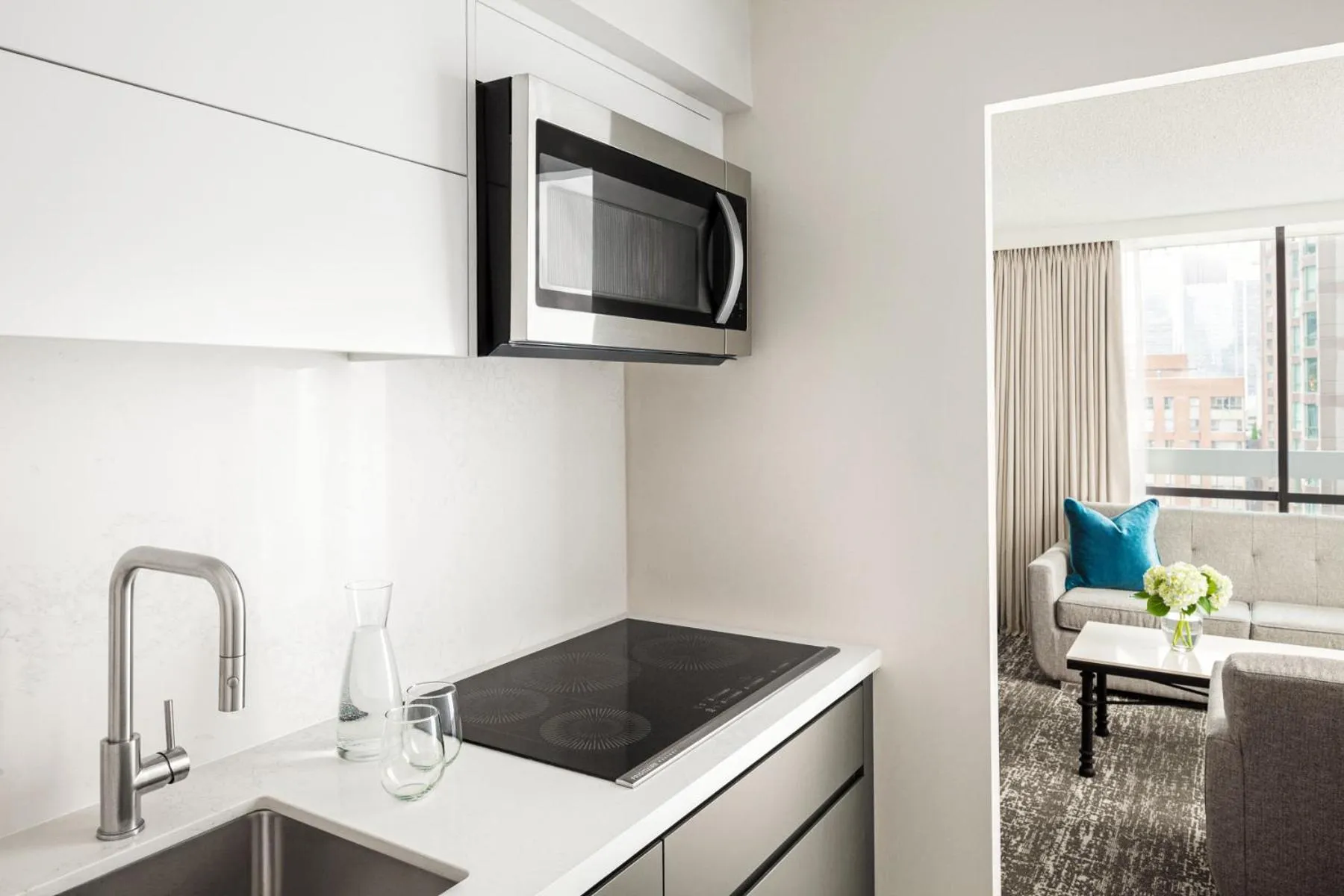 Kitchen or kitchenette in Chelsea Hotel Toronto