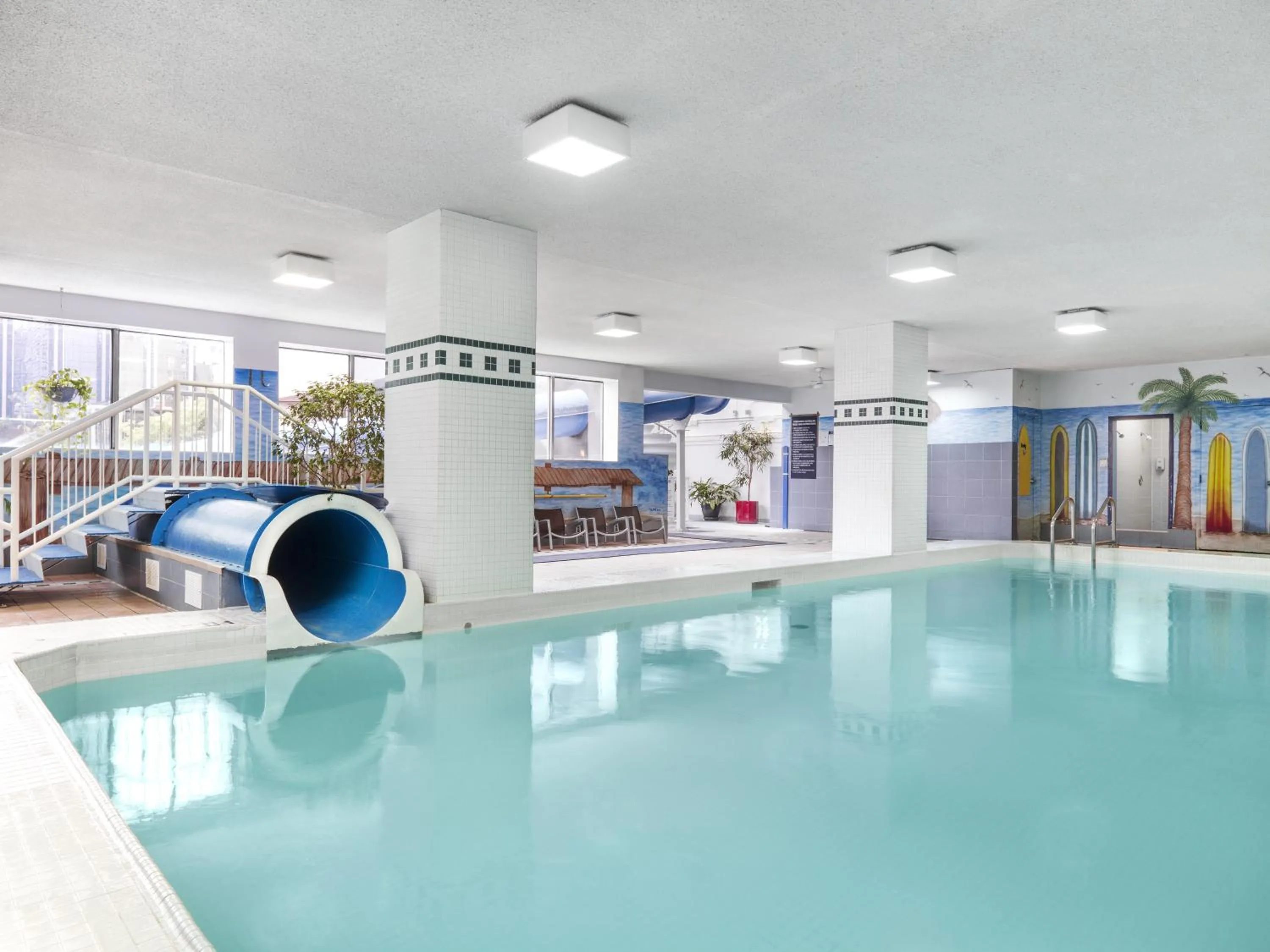 Swimming pool in Chelsea Hotel Toronto