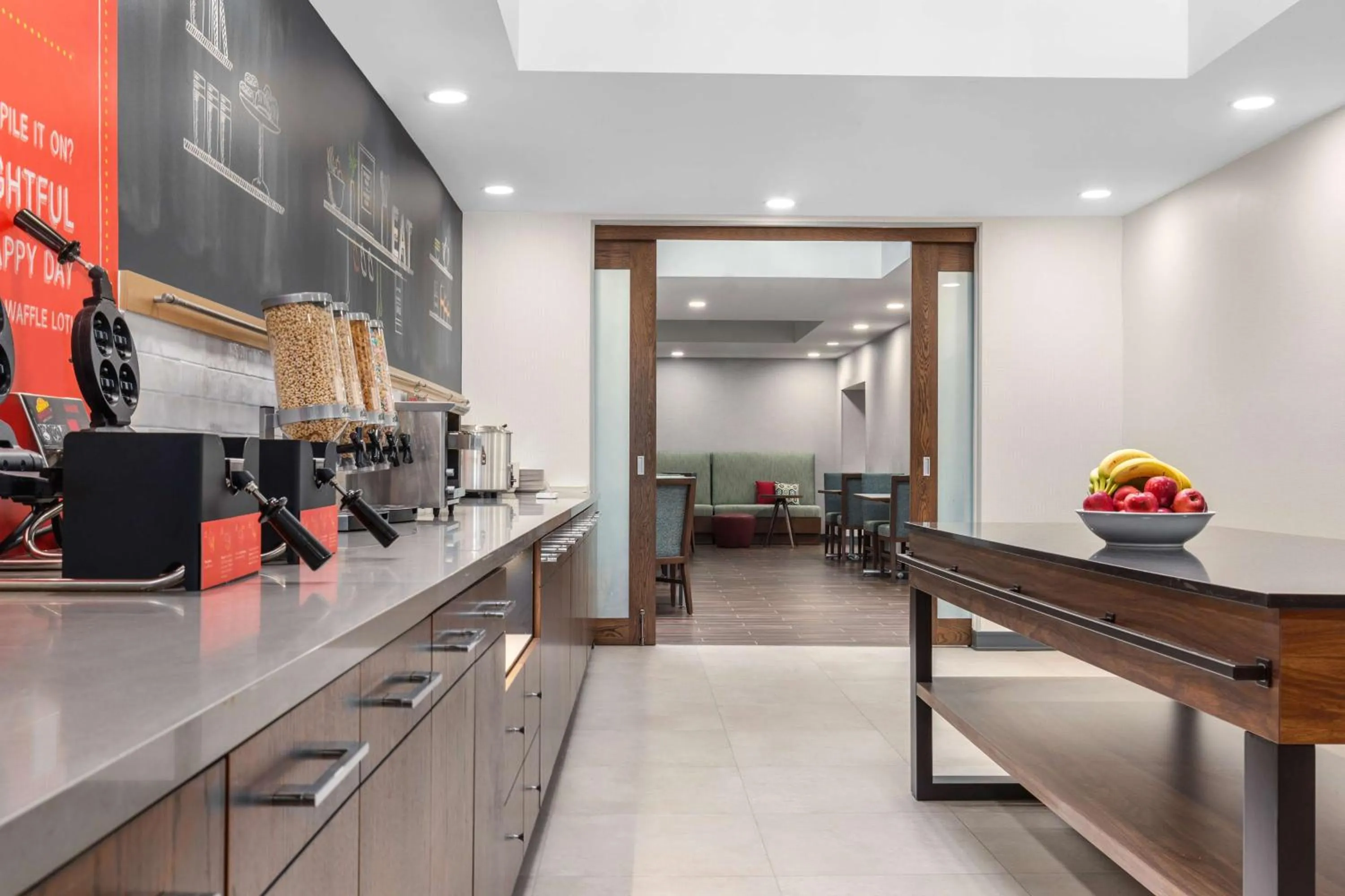 Breakfast in Hampton Inn & Suites by Hilton Toronto Downtown