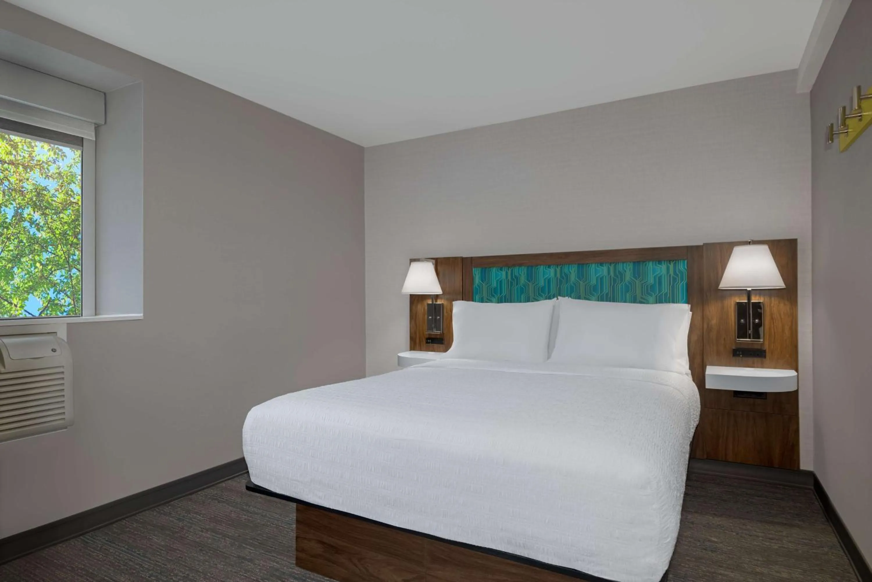 Bed in Hampton Inn & Suites by Hilton Toronto Downtown
