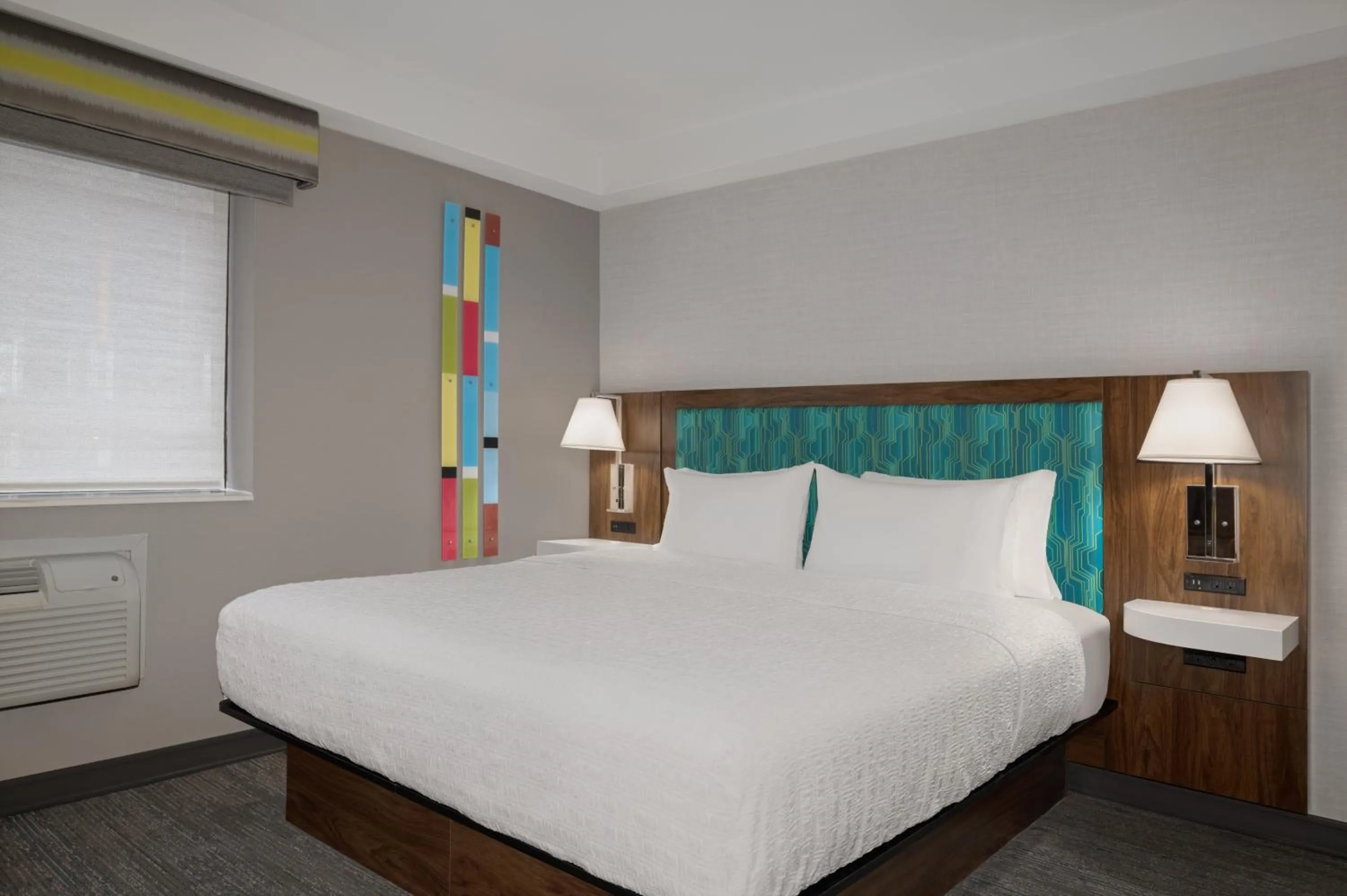 Bed in Hampton Inn & Suites by Hilton Toronto Downtown