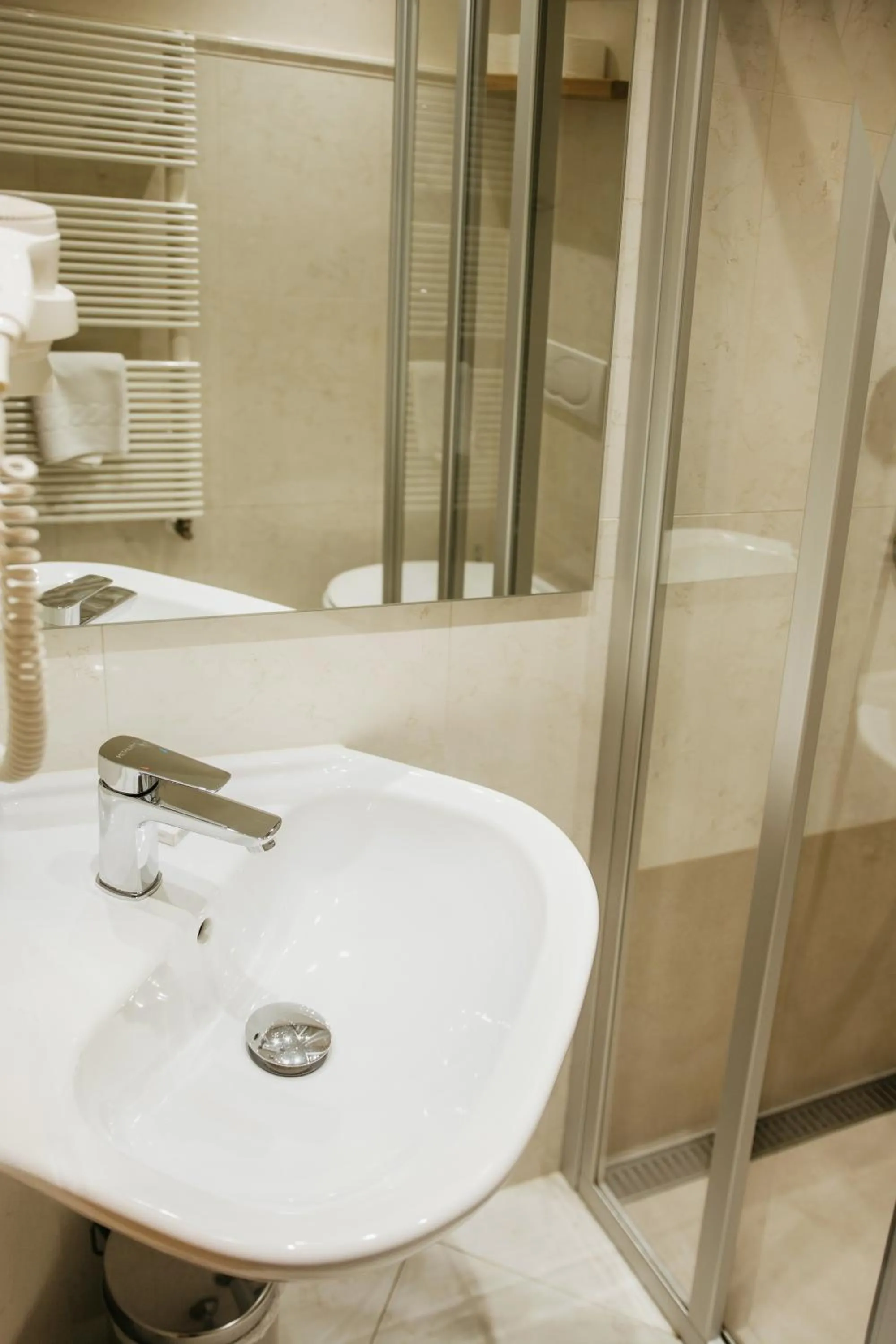 Shower in Pension Baranekhof - accommodation in nature - Baranek Resorts