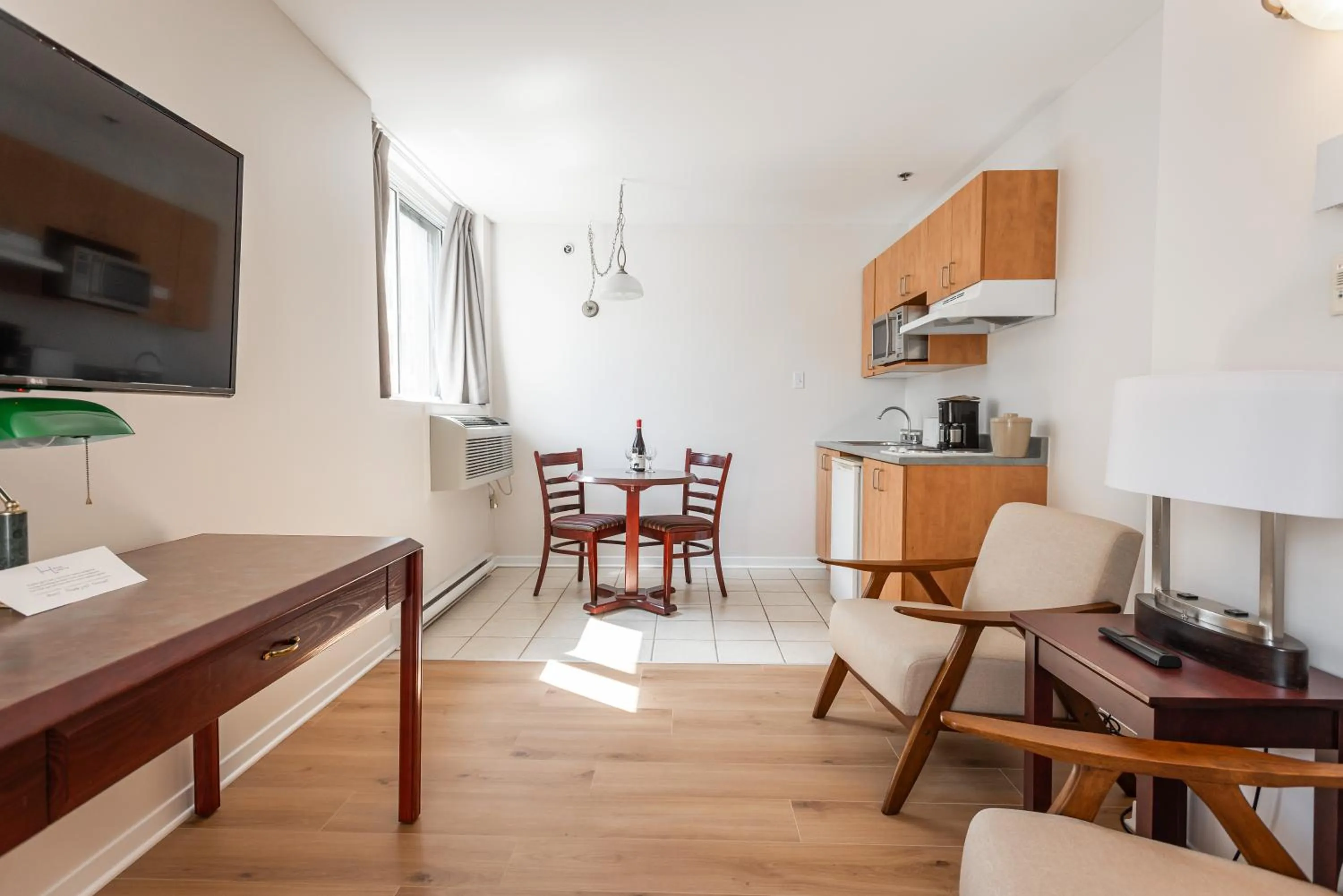 Kitchen or kitchenette in Hotel les Suites Labelle