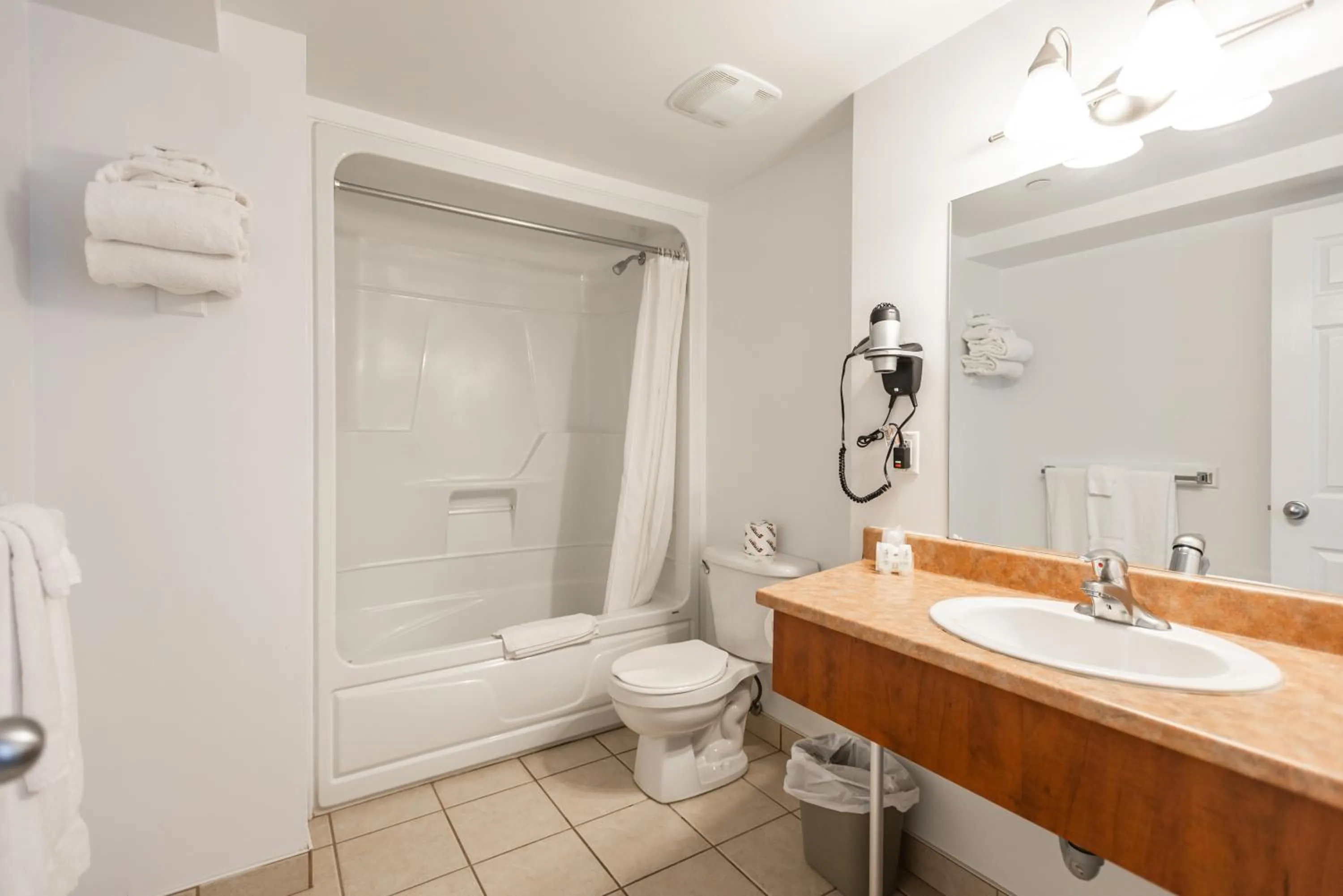 Bathroom in Hotel les Suites Labelle