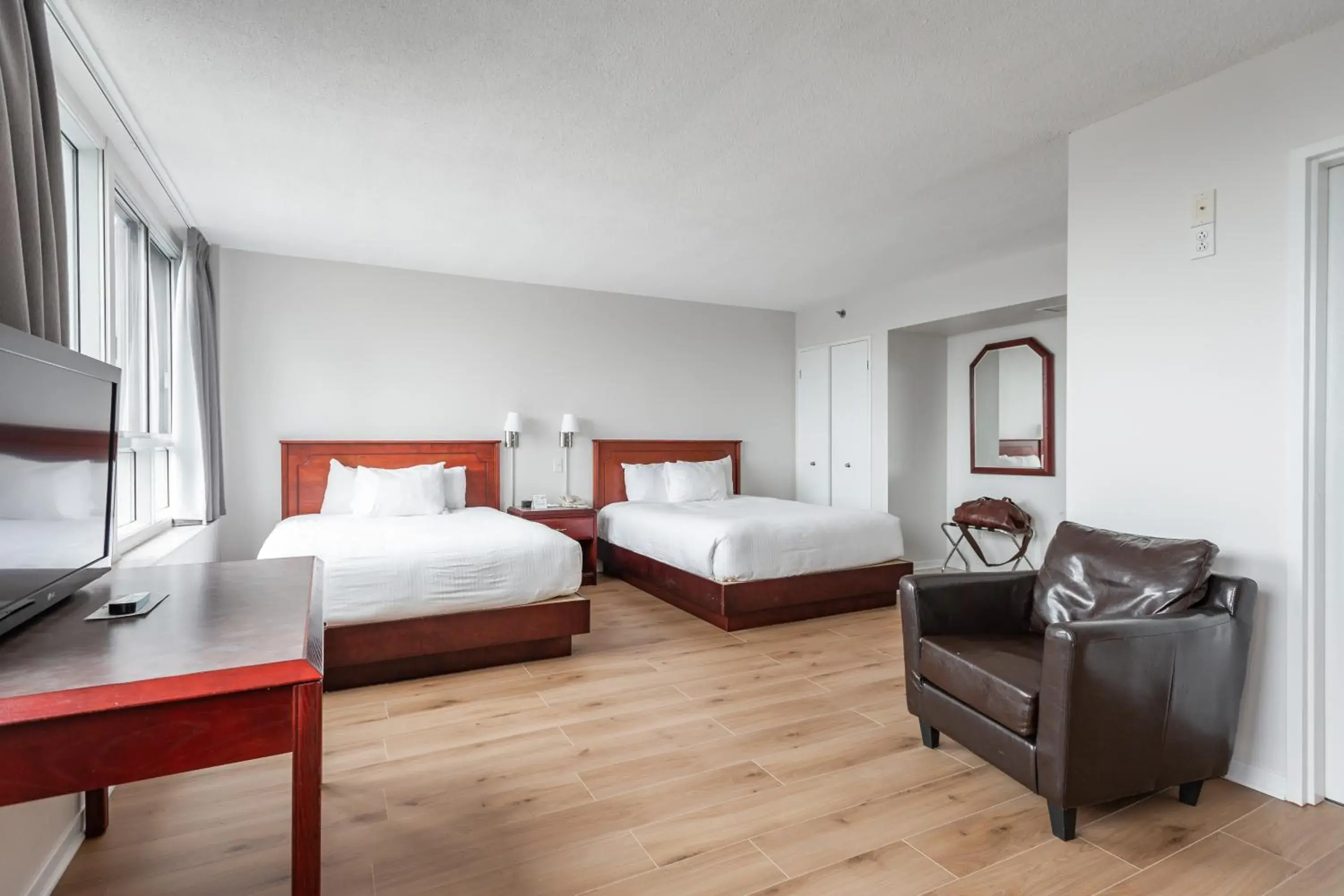 Superior Studio with Two Queen Beds in Hotel les Suites Labelle Superior Studio with Two Queen Beds in Hotel les Suites Labelle