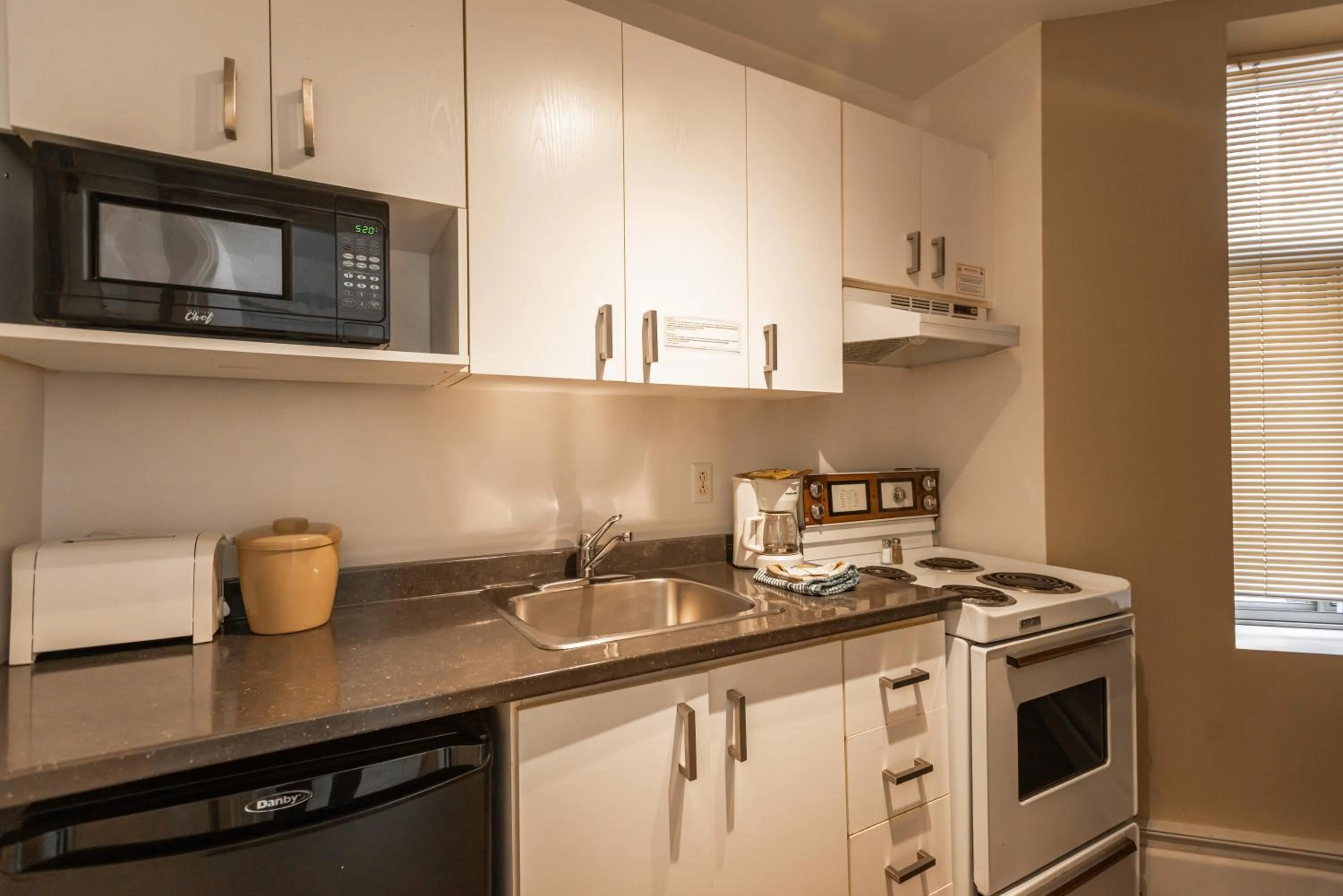 Kitchen or kitchenette in Hotel le Roberval
