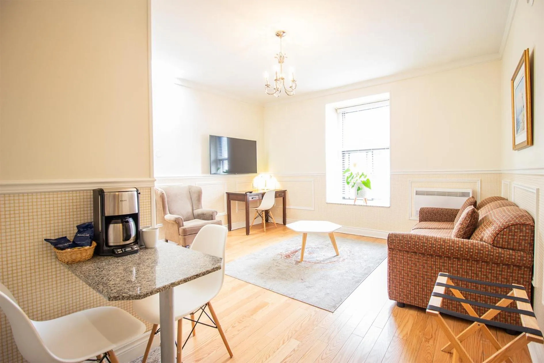 TV and multimedia in Parc Suites Hotel