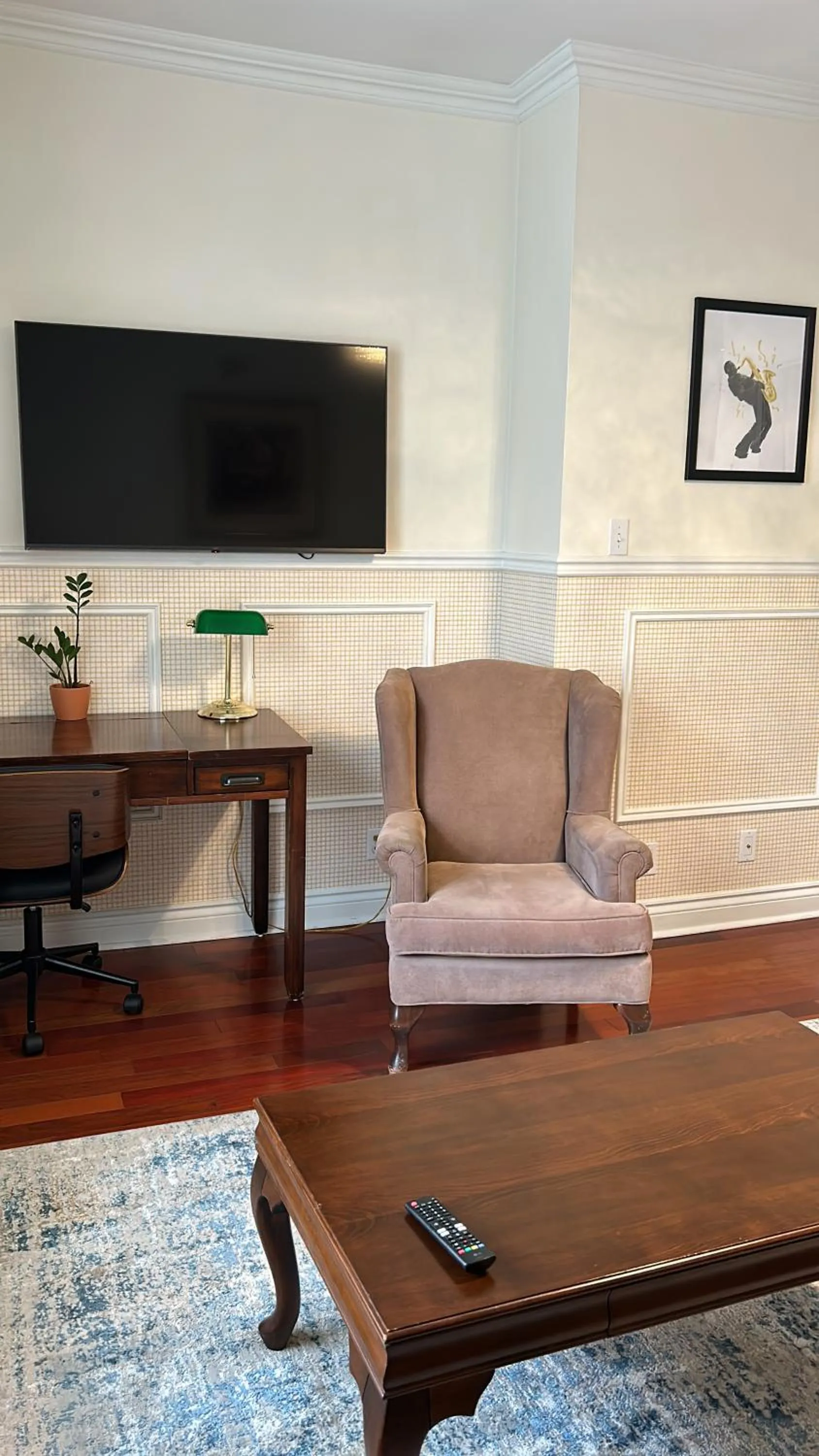 TV and multimedia in Parc Suites Hotel