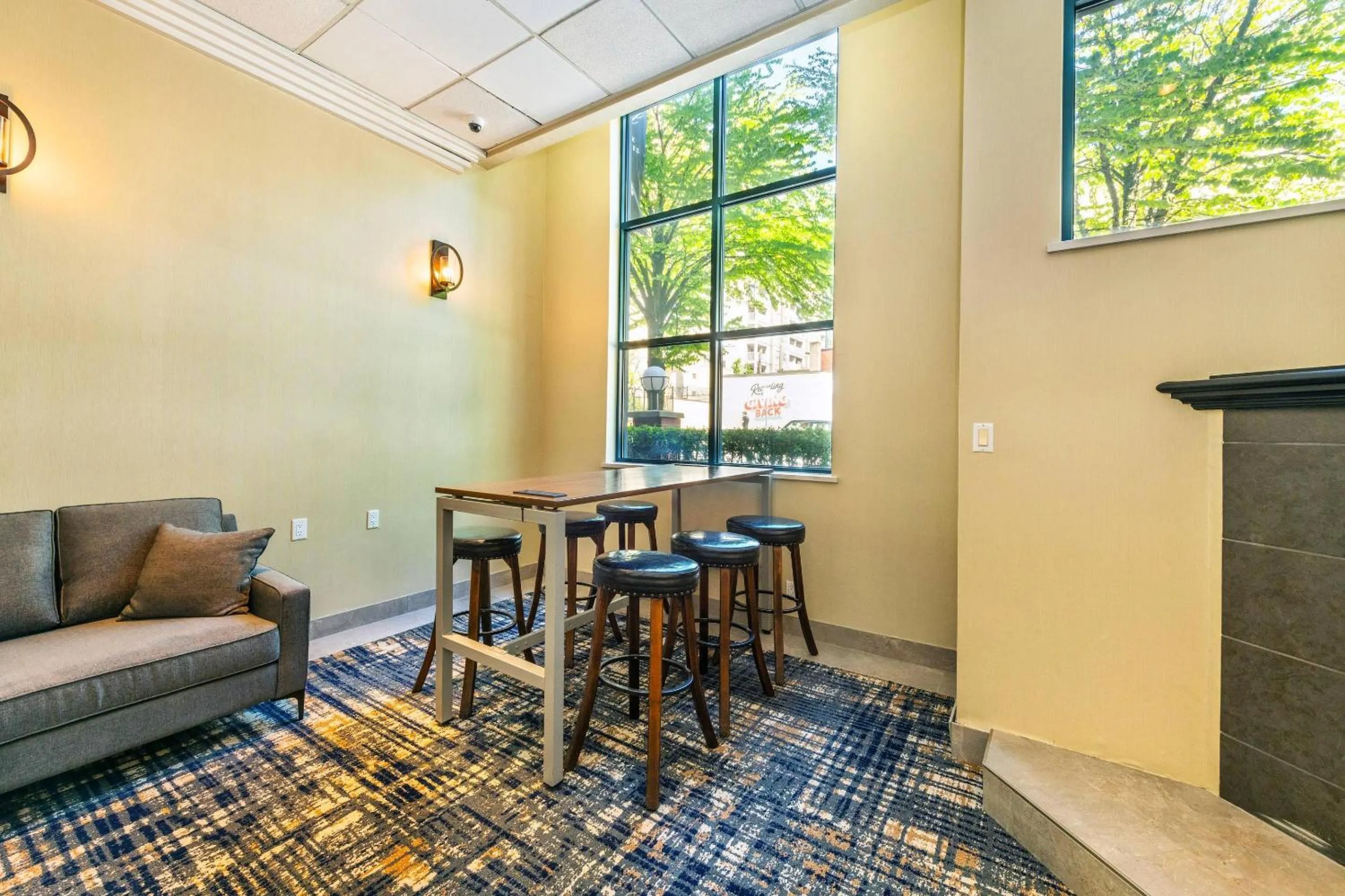 Business facilities in Grand Park Hotel & Suites Downtown Vancouver, an Ascend Collection Hotel