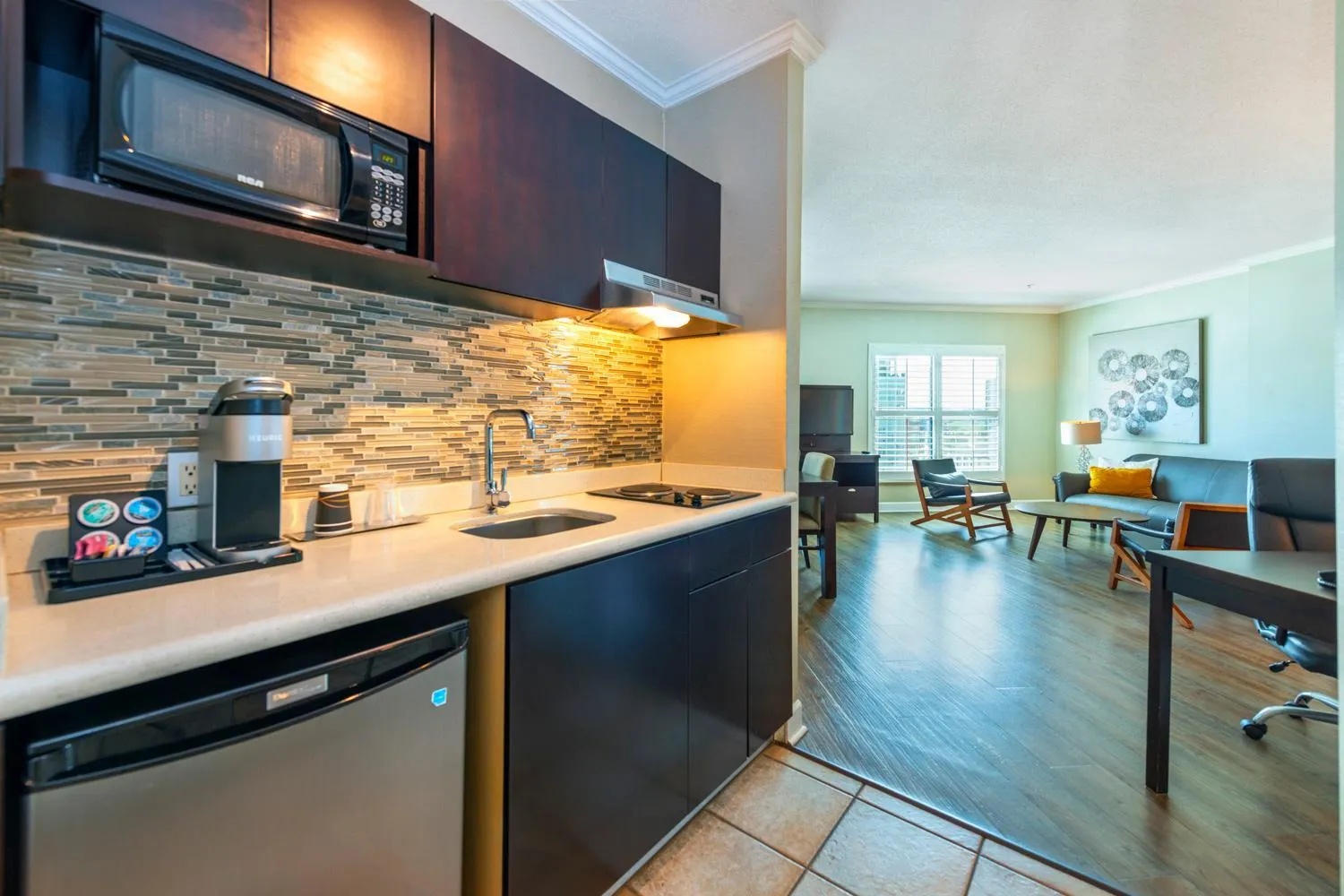 Kitchen or kitchenette in Grand Park Hotel & Suites Downtown Vancouver, an Ascend Collection Hotel