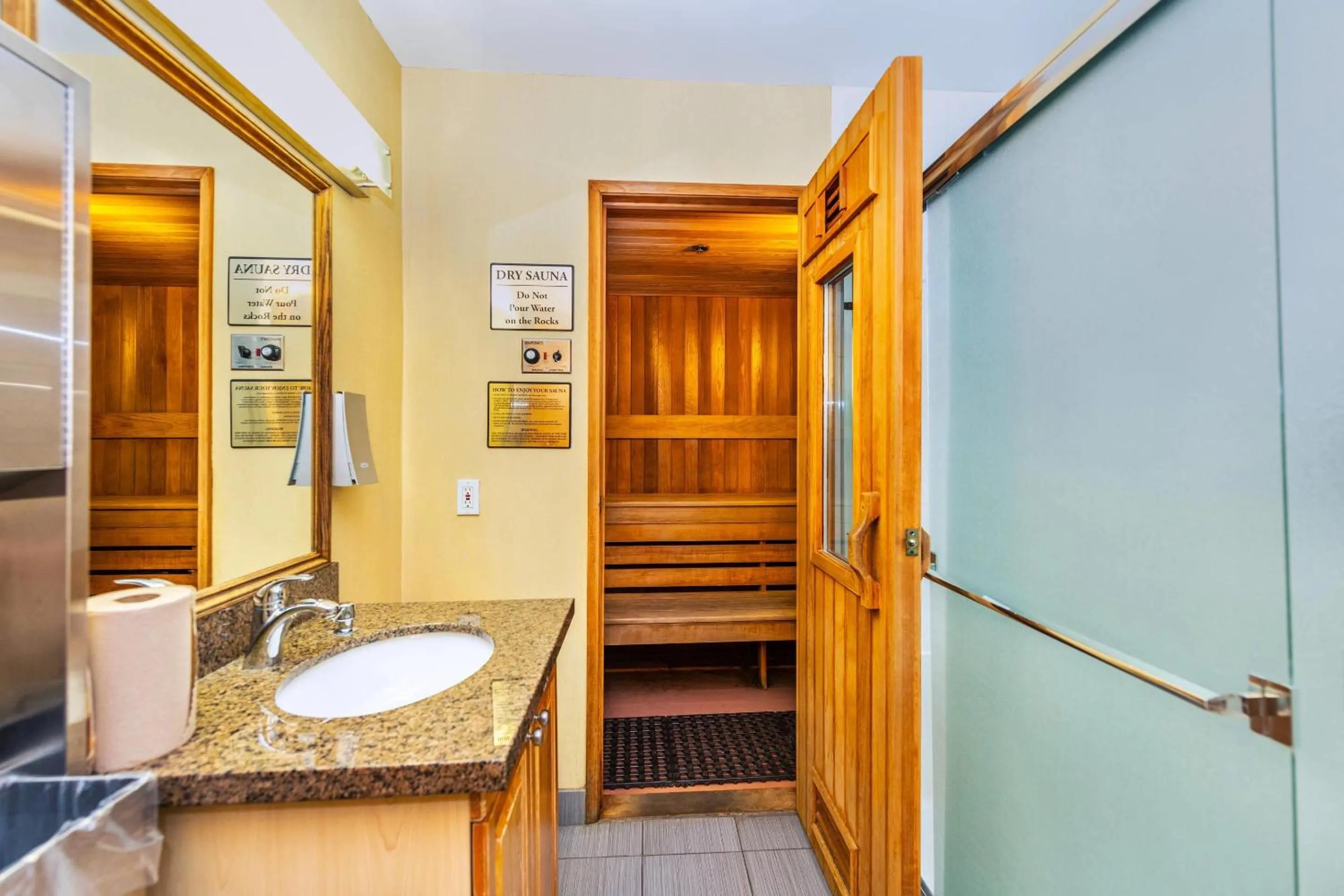 Sauna in Grand Park Hotel & Suites Downtown Vancouver, an Ascend Collection Hotel