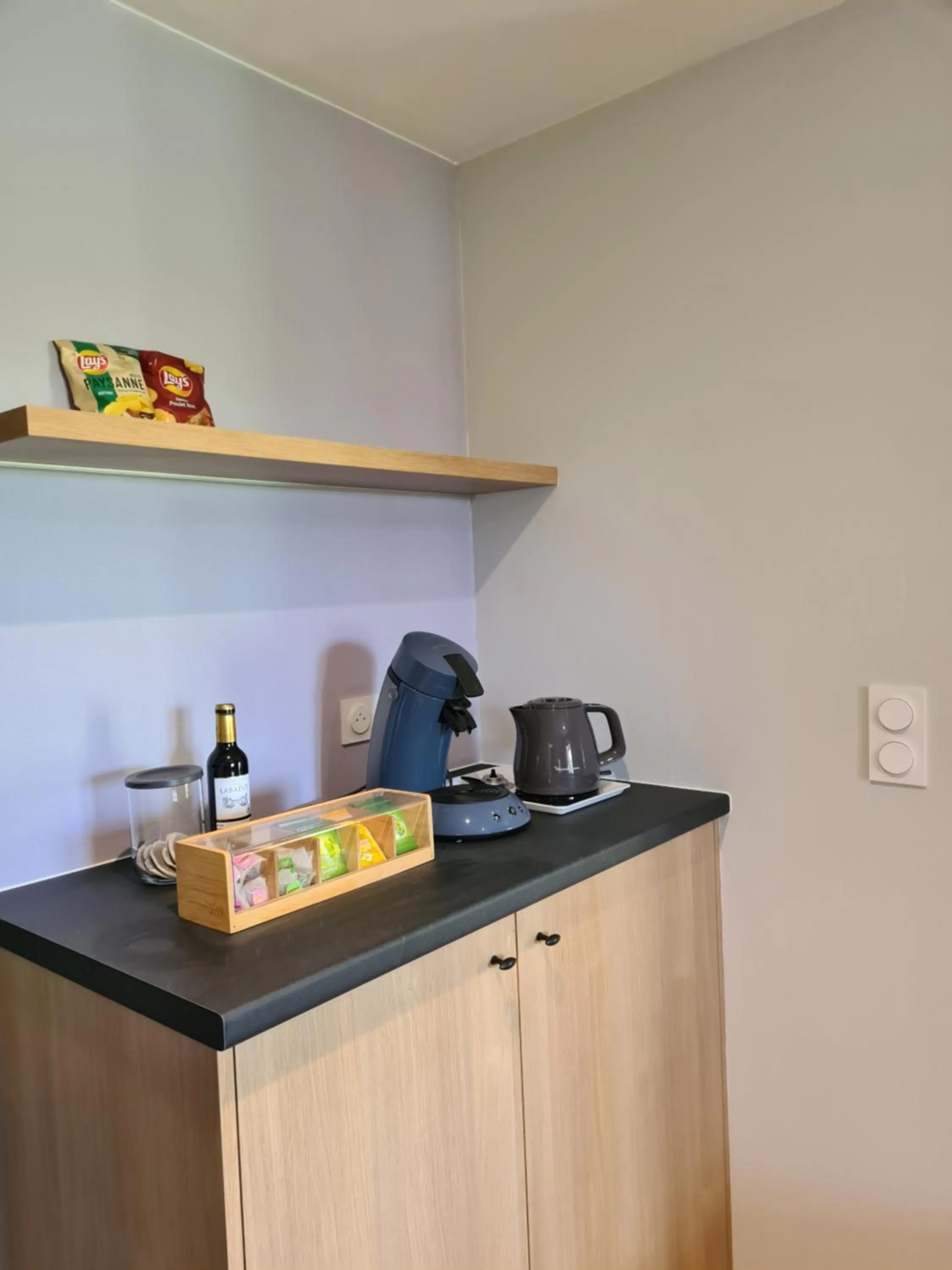 Coffee/tea facilities in La Maison Thimadaise