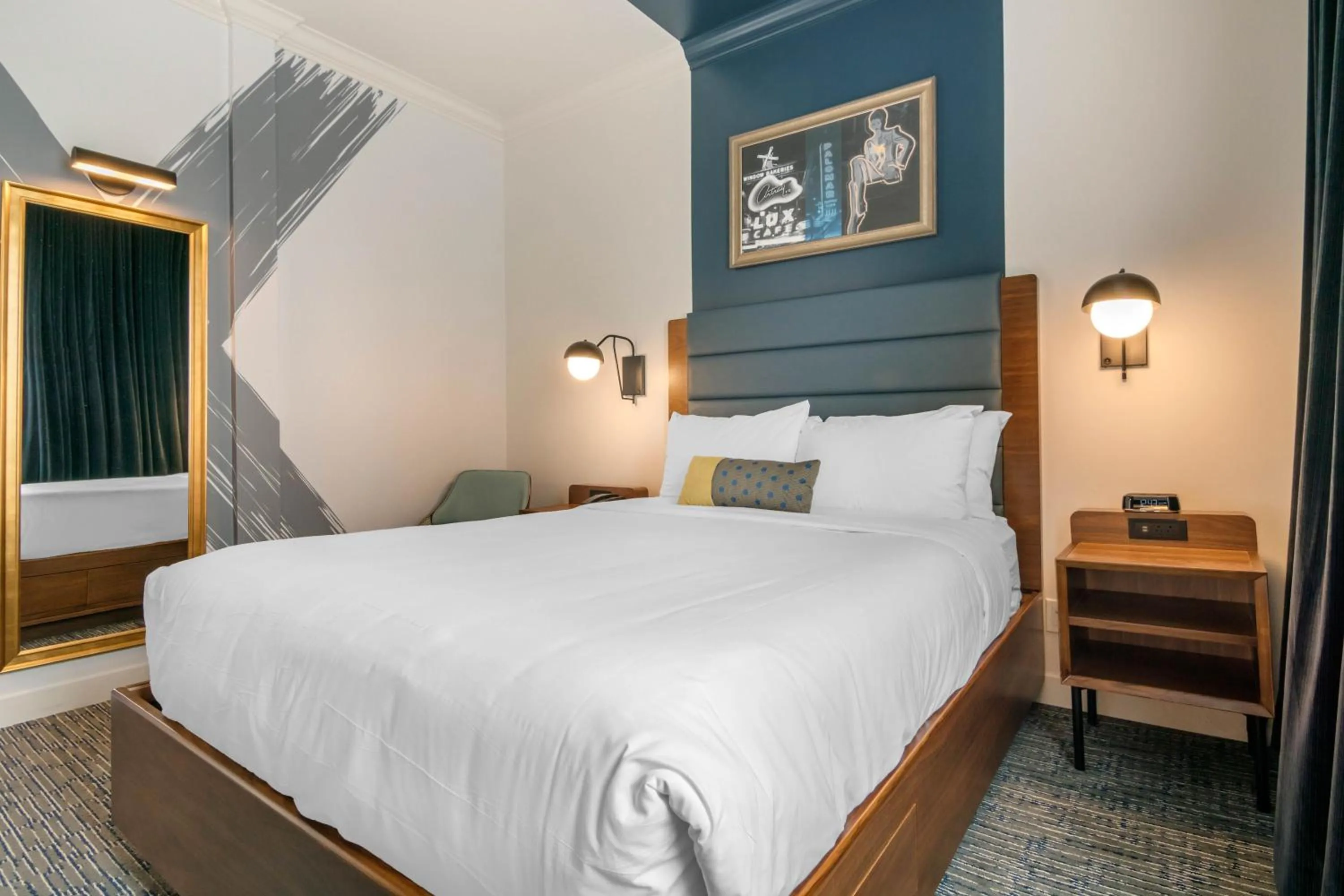 Bed in Hotel Belmont Vancouver - MGallery Collection