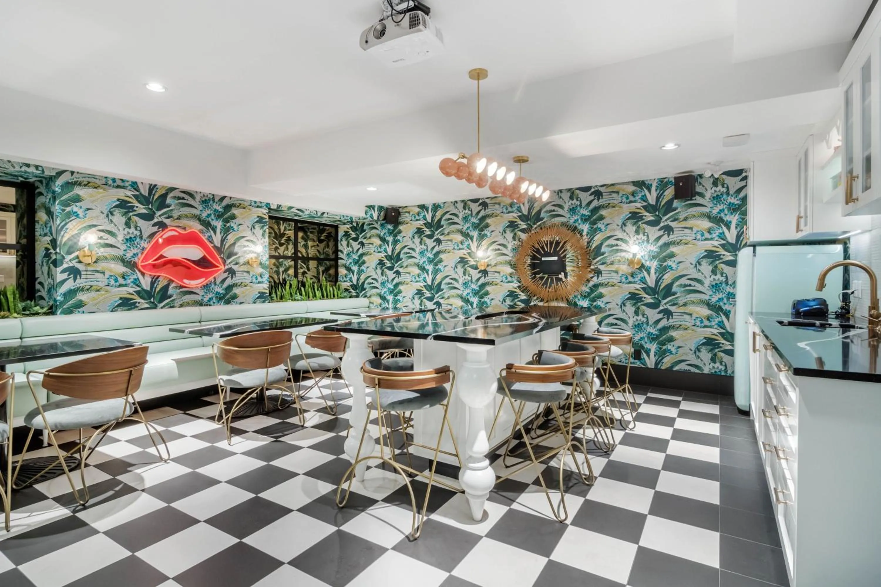 Meeting/conference room in Hotel Belmont Vancouver - MGallery Collection