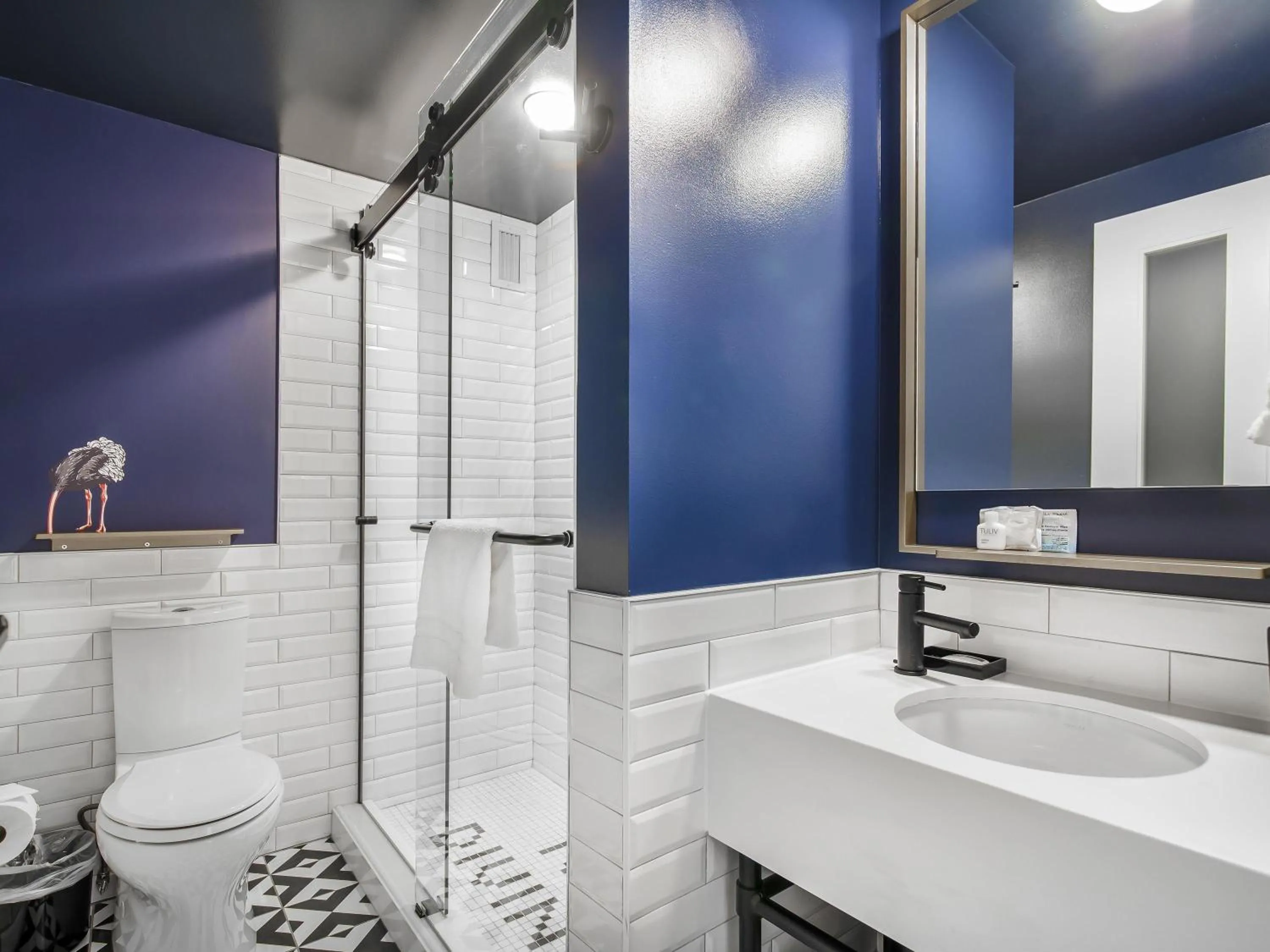 Bedroom in Hotel Belmont Vancouver - MGallery Collection