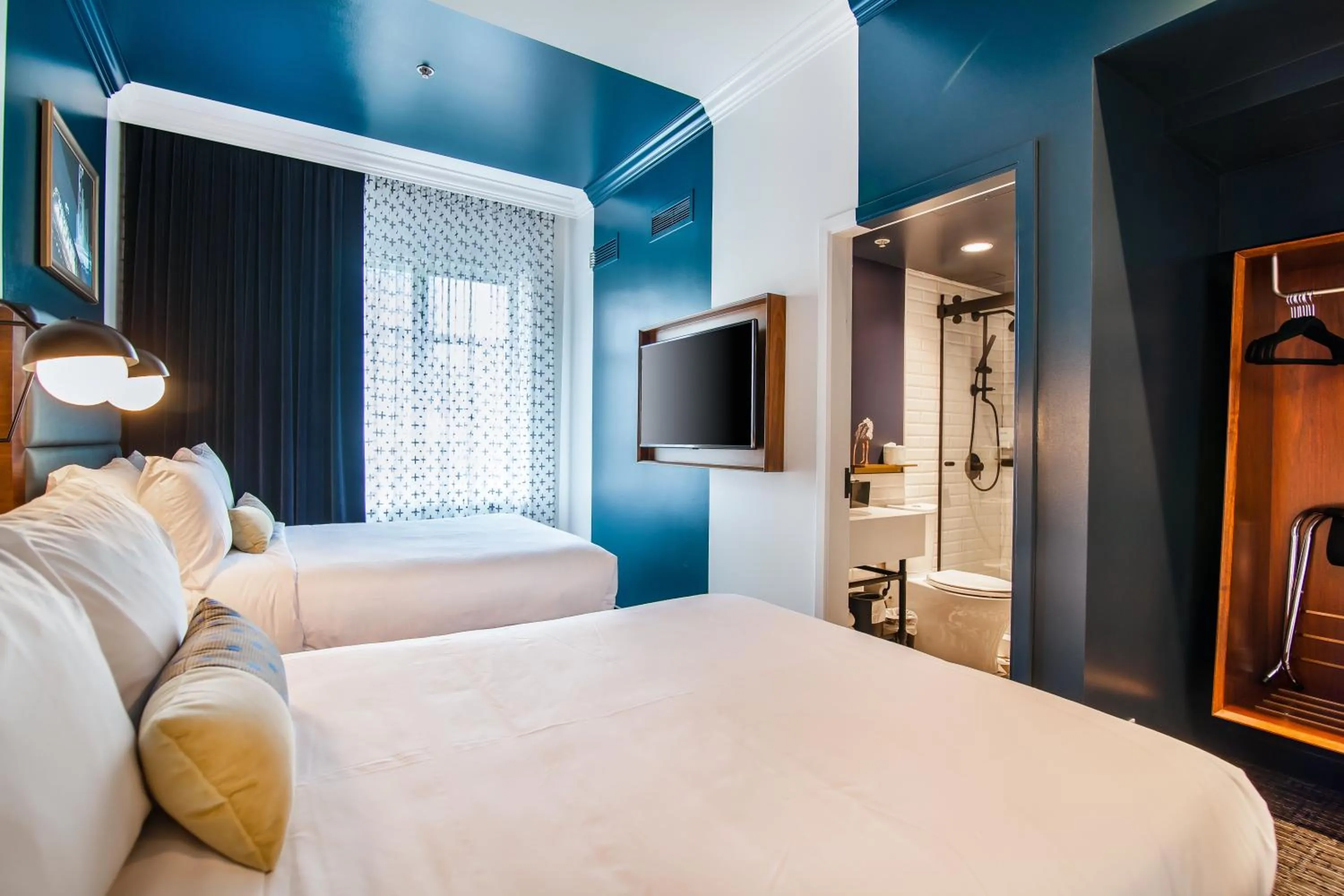 Bed in Hotel Belmont Vancouver - MGallery Collection