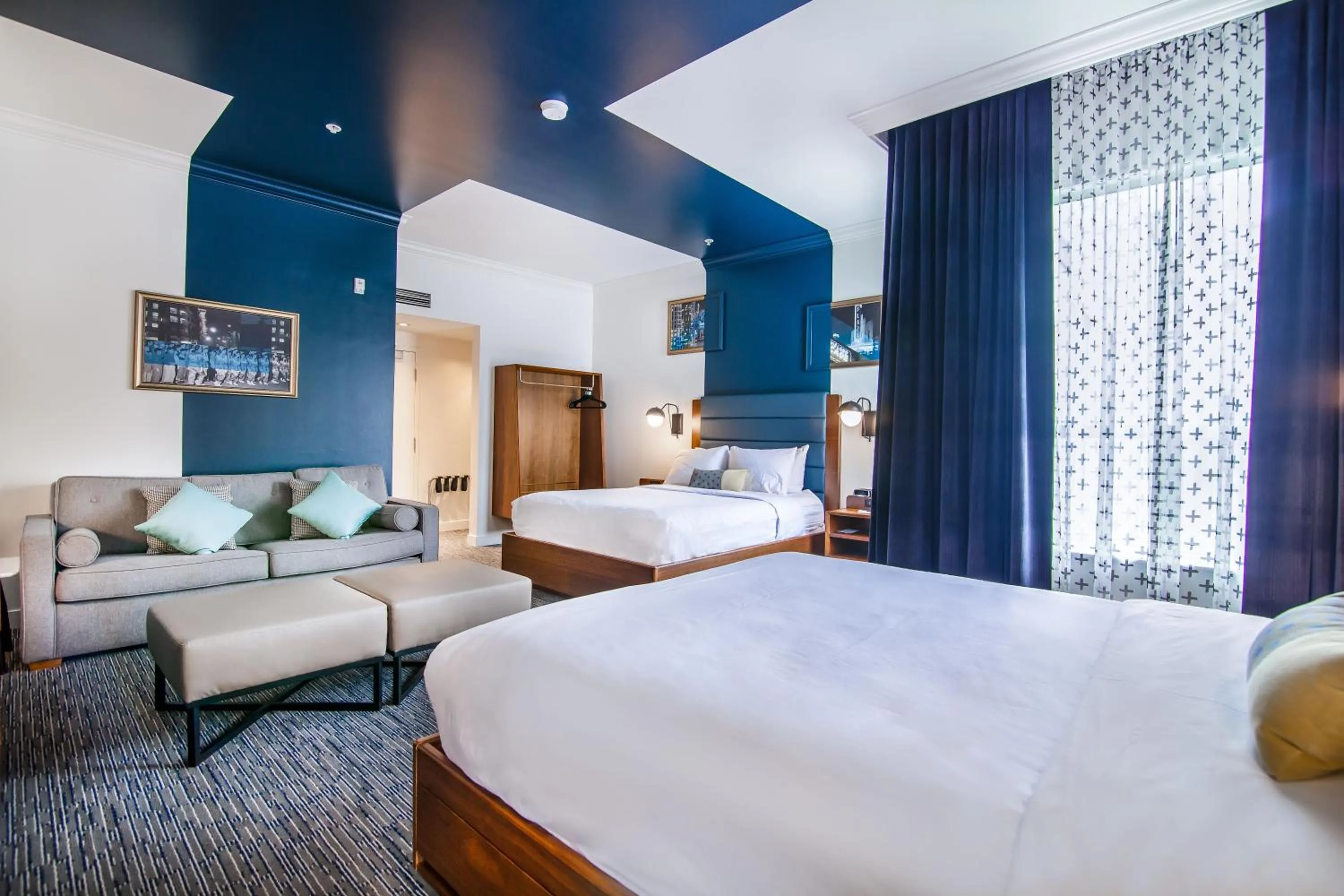 Bed in Hotel Belmont Vancouver - MGallery Collection